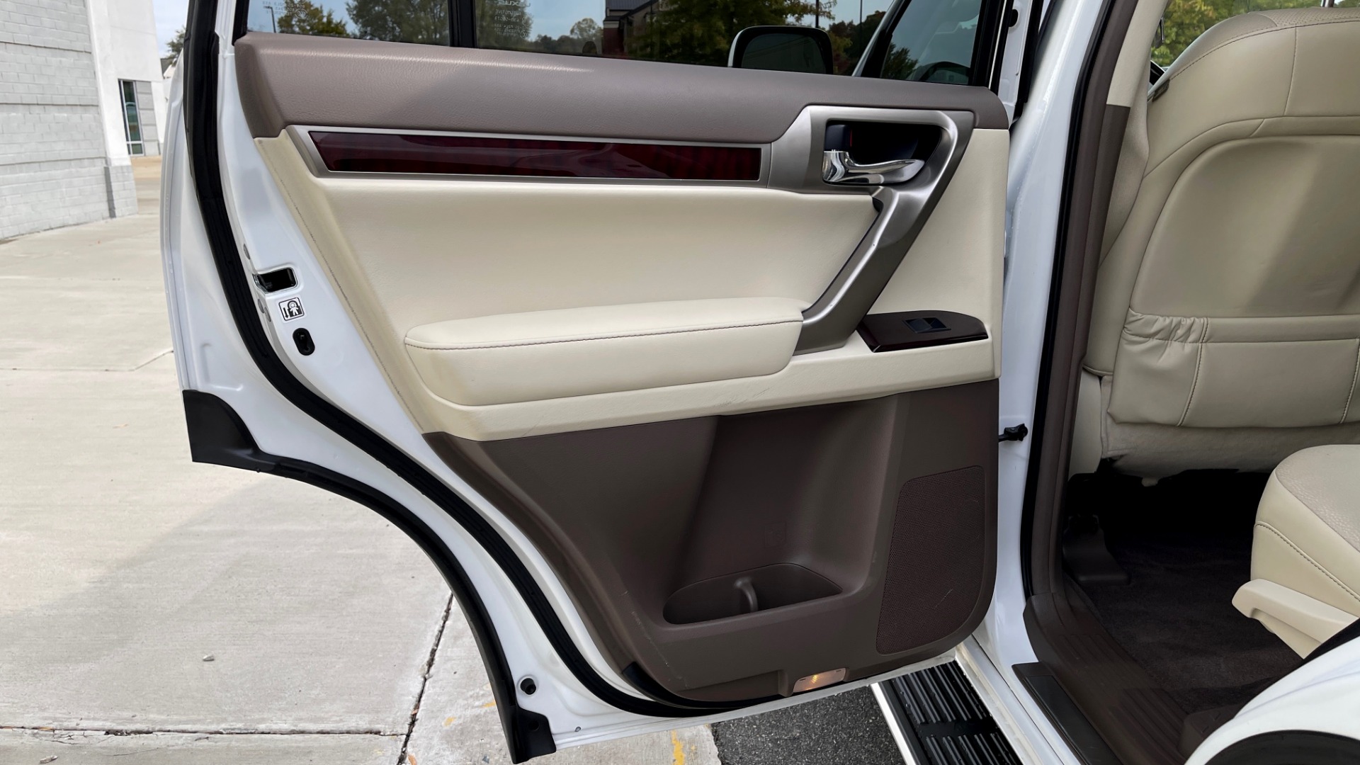 Used 2016 Lexus GX 460 PREMIUM / BLIND SPOT W/CROSS TRAFFIC ALERT / SUNROOF / REARVIEW for sale Sold at Formula Imports in Charlotte NC 28227 47