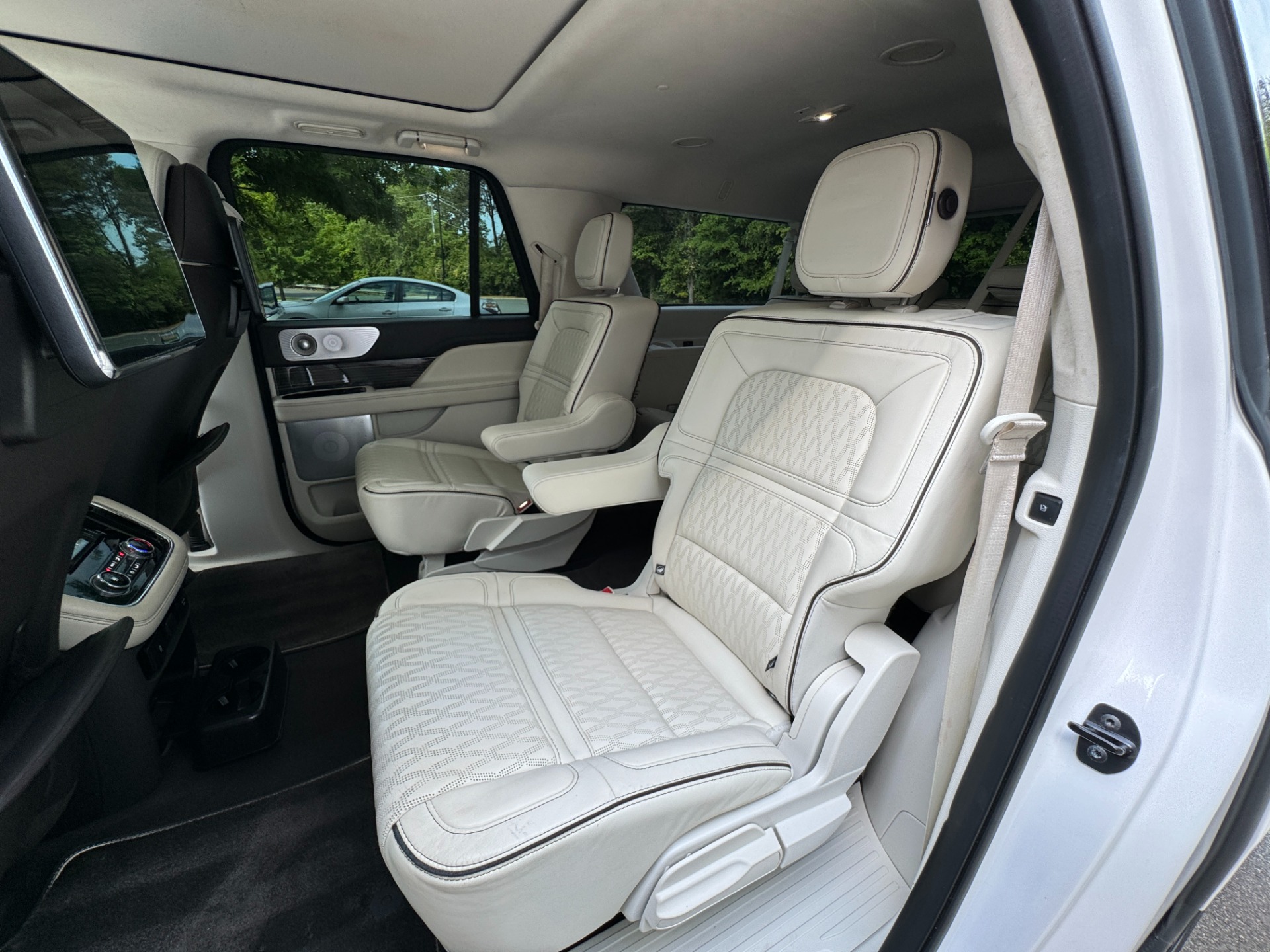 Used 2019 Lincoln Navigator L Black Label for sale Sold at Formula Imports in Charlotte NC 28227 38