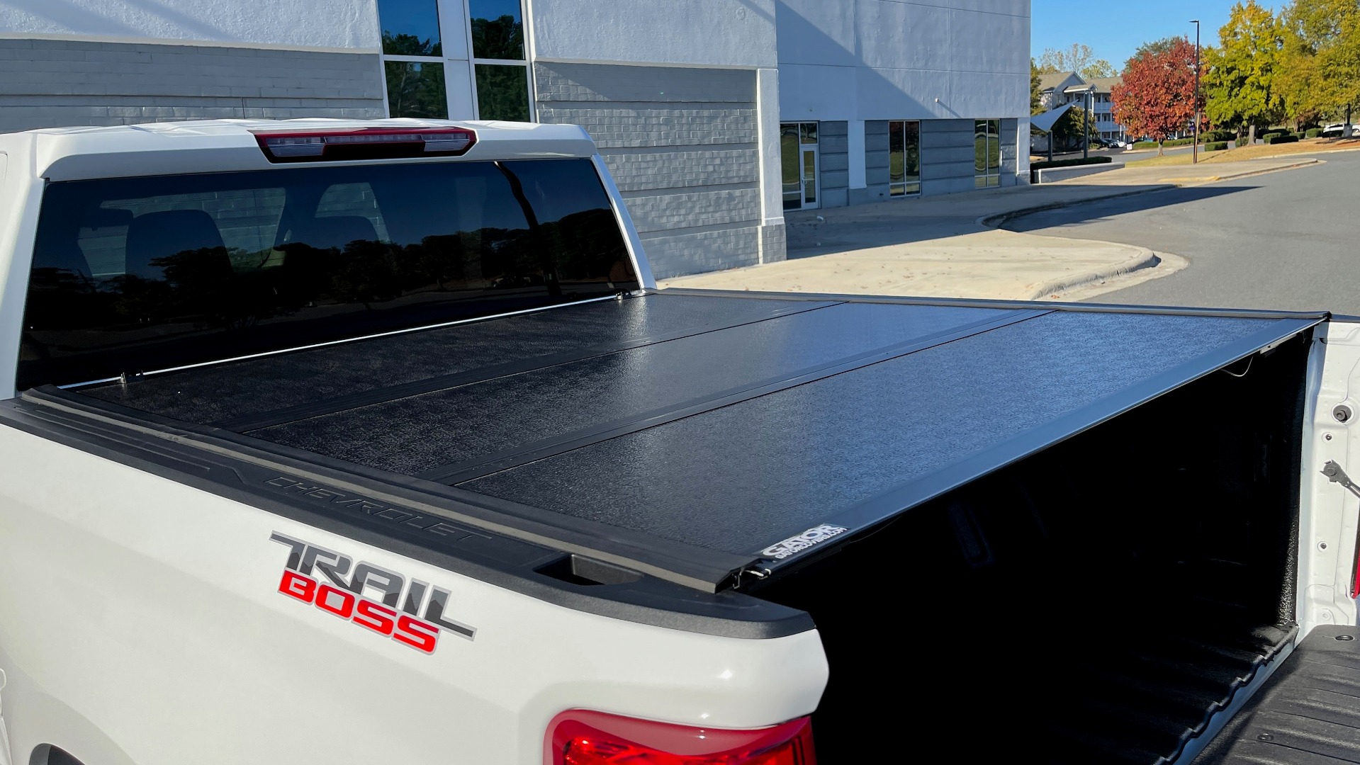 Used 2021 Chevrolet SILVERADO 1500 CUSTOM TRAIL BOSS 4X4 / 5.3L V8 / 6-SPD AUT0 / REARVIEW for sale Sold at Formula Imports in Charlotte NC 28227 19
