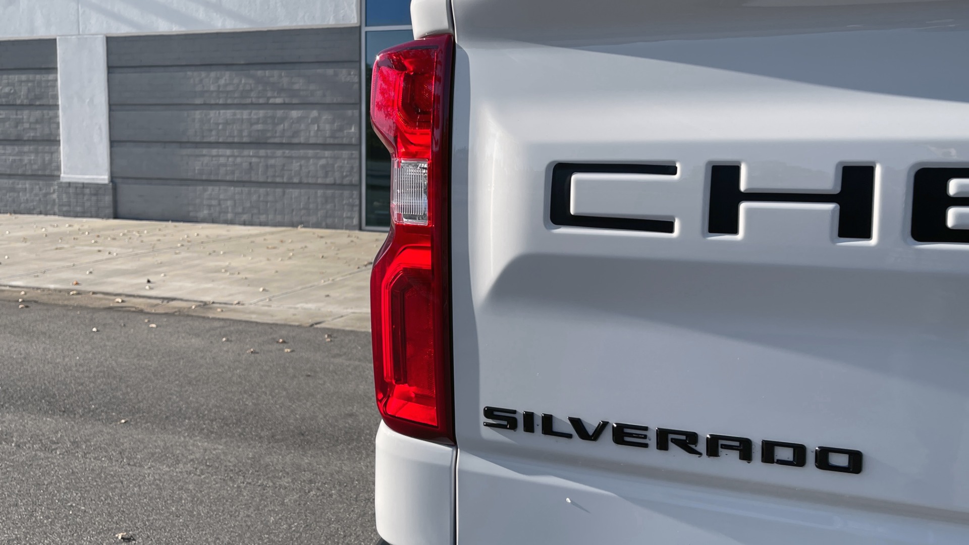 Used 2021 Chevrolet SILVERADO 1500 CUSTOM TRAIL BOSS 4X4 / 5.3L V8 / 6-SPD AUT0 / REARVIEW for sale Sold at Formula Imports in Charlotte NC 28227 23
