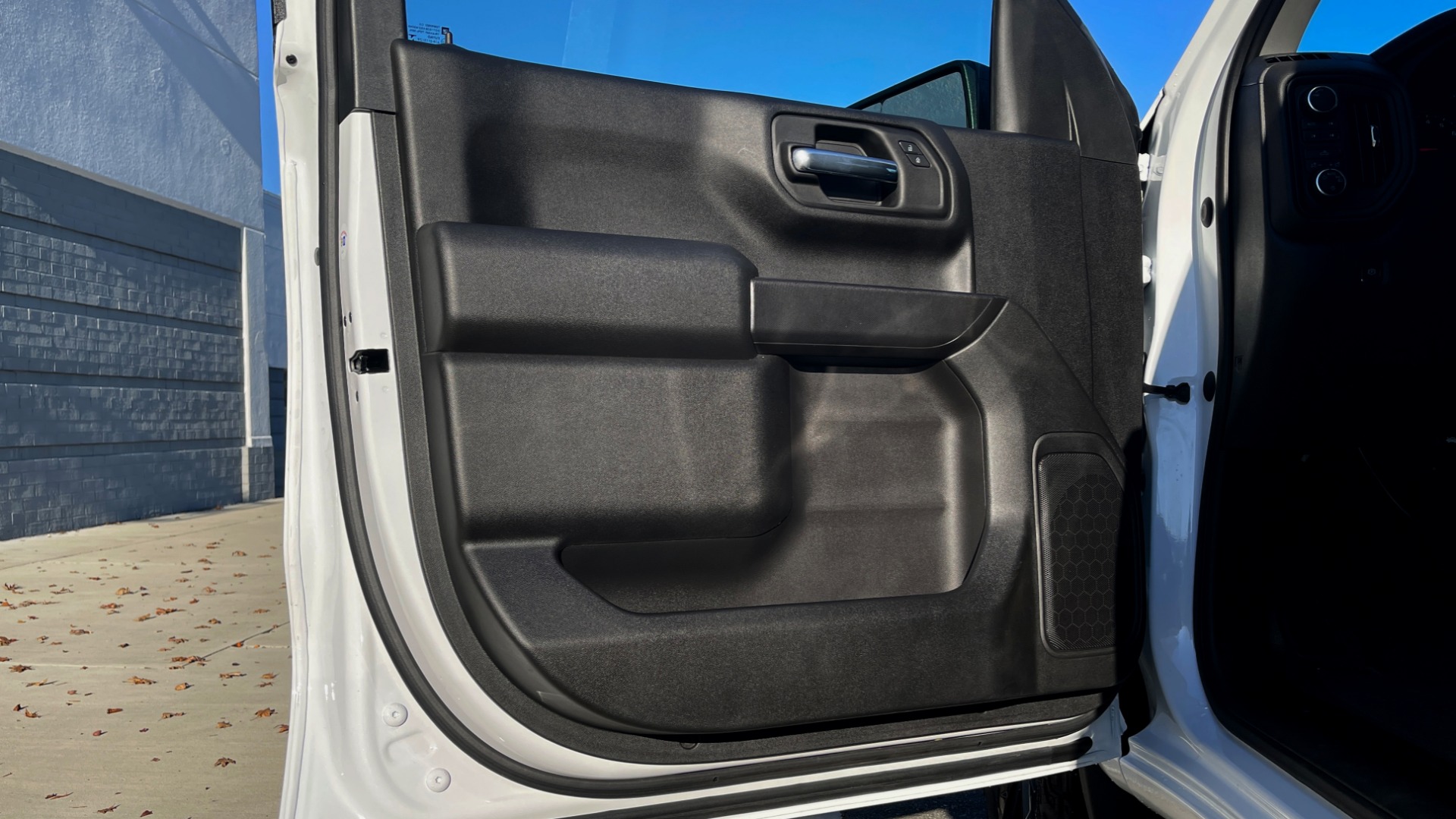 Used 2021 Chevrolet SILVERADO 1500 CUSTOM TRAIL BOSS 4X4 / 5.3L V8 / 6-SPD AUT0 / REARVIEW for sale Sold at Formula Imports in Charlotte NC 28227 26