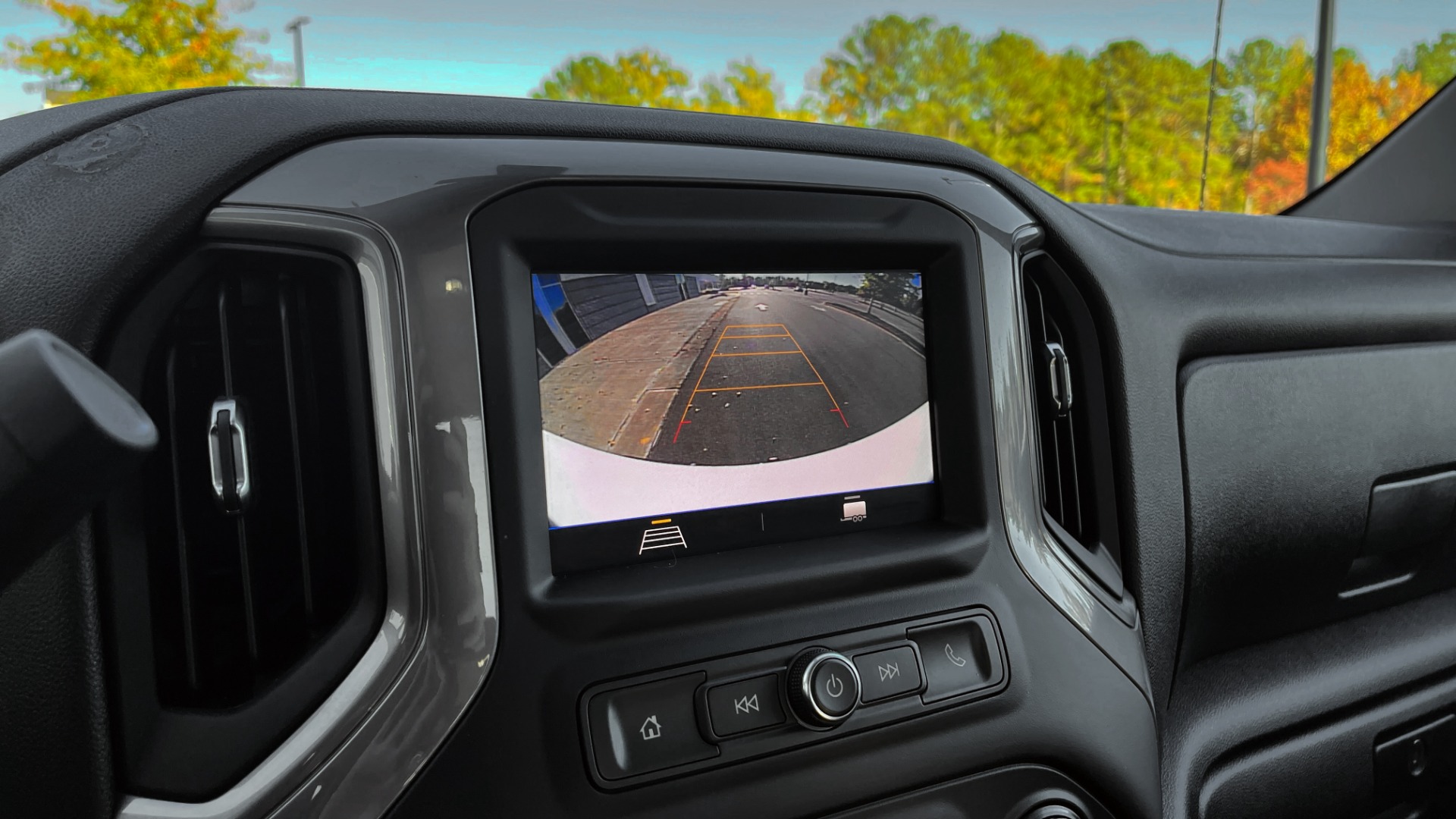Used 2021 Chevrolet SILVERADO 1500 CUSTOM TRAIL BOSS 4X4 / 5.3L V8 / 6-SPD AUT0 / REARVIEW for sale Sold at Formula Imports in Charlotte NC 28227 38