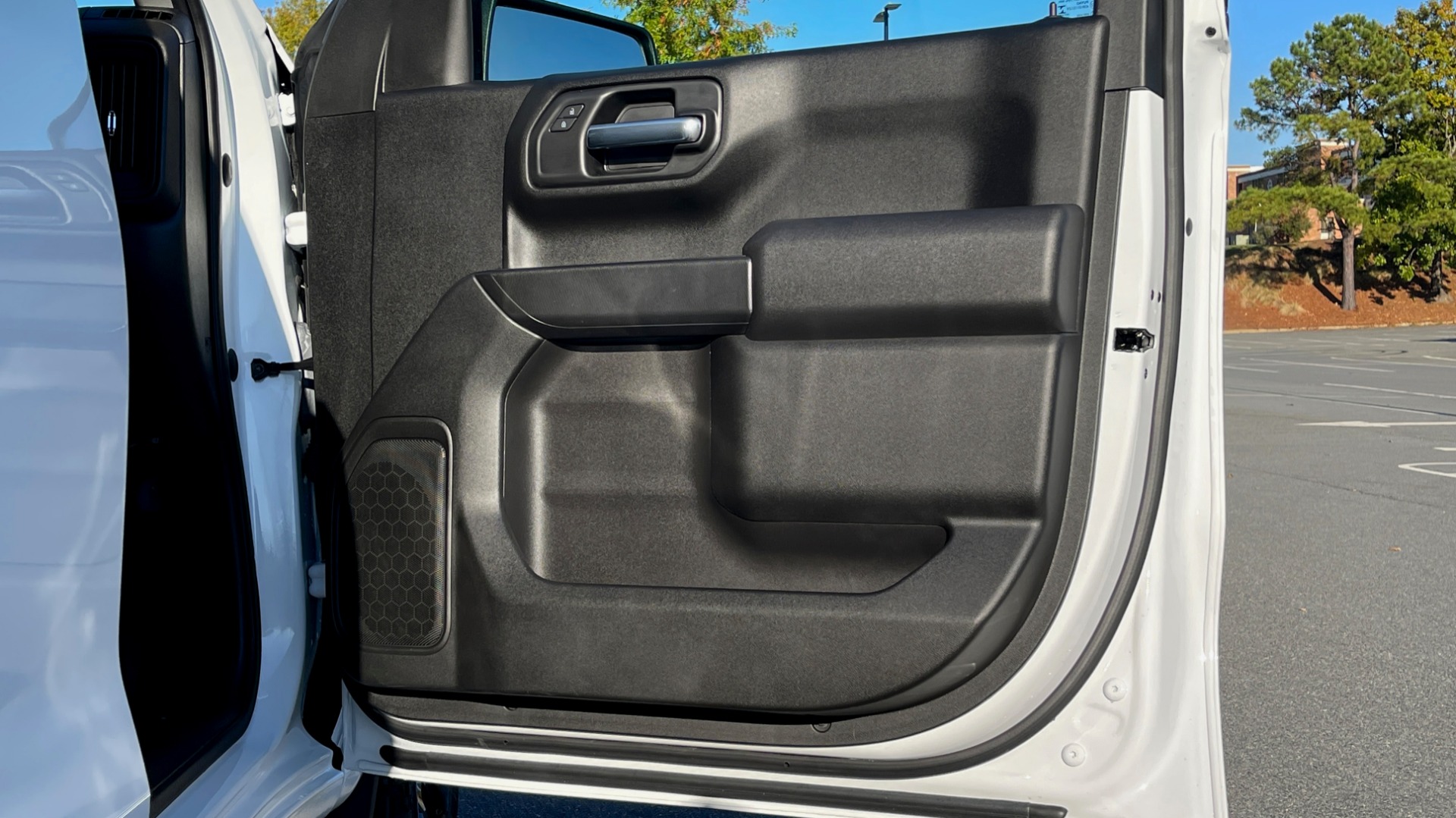 Used 2021 Chevrolet SILVERADO 1500 CUSTOM TRAIL BOSS 4X4 / 5.3L V8 / 6-SPD AUT0 / REARVIEW for sale Sold at Formula Imports in Charlotte NC 28227 59