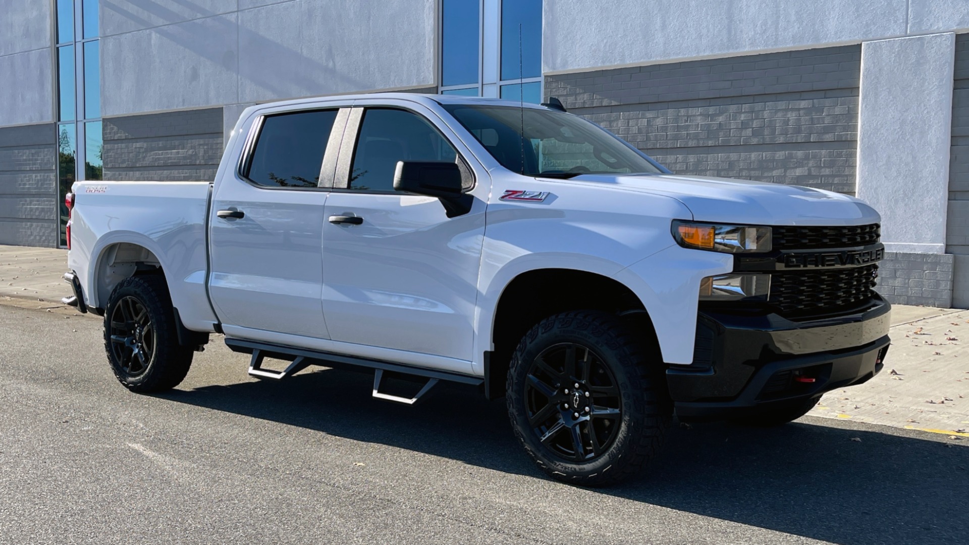 Used 2021 Chevrolet SILVERADO 1500 CUSTOM TRAIL BOSS 4X4 / 5.3L V8 / 6-SPD AUT0 / REARVIEW for sale Sold at Formula Imports in Charlotte NC 28227 6