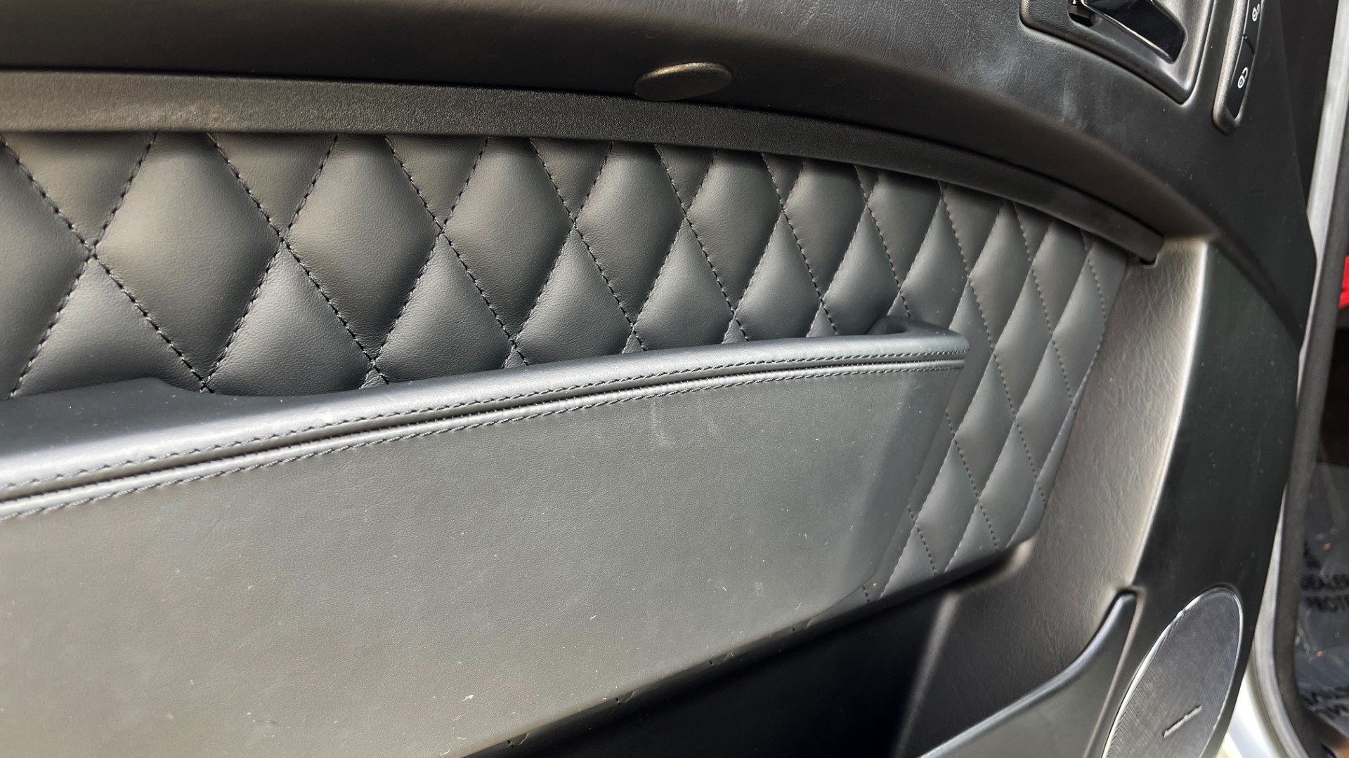 Used 2018 Mercedes-Benz G-CLASS AMG G 63 4MATIC / AMG CF TRIM / DESIGNO / NAV / SUNROOF / REARVIEW for sale Sold at Formula Imports in Charlotte NC 28227 29
