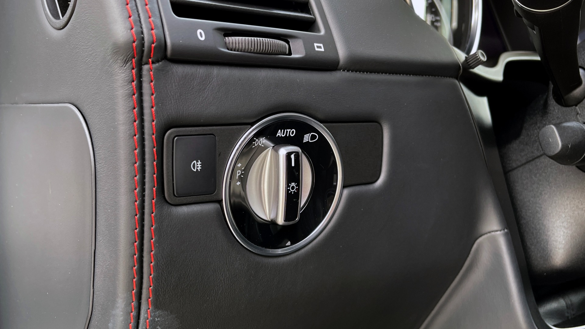 Used 2018 Mercedes-Benz G-CLASS AMG G 63 4MATIC / AMG CF TRIM / DESIGNO / NAV / SUNROOF / REARVIEW for sale Sold at Formula Imports in Charlotte NC 28227 33