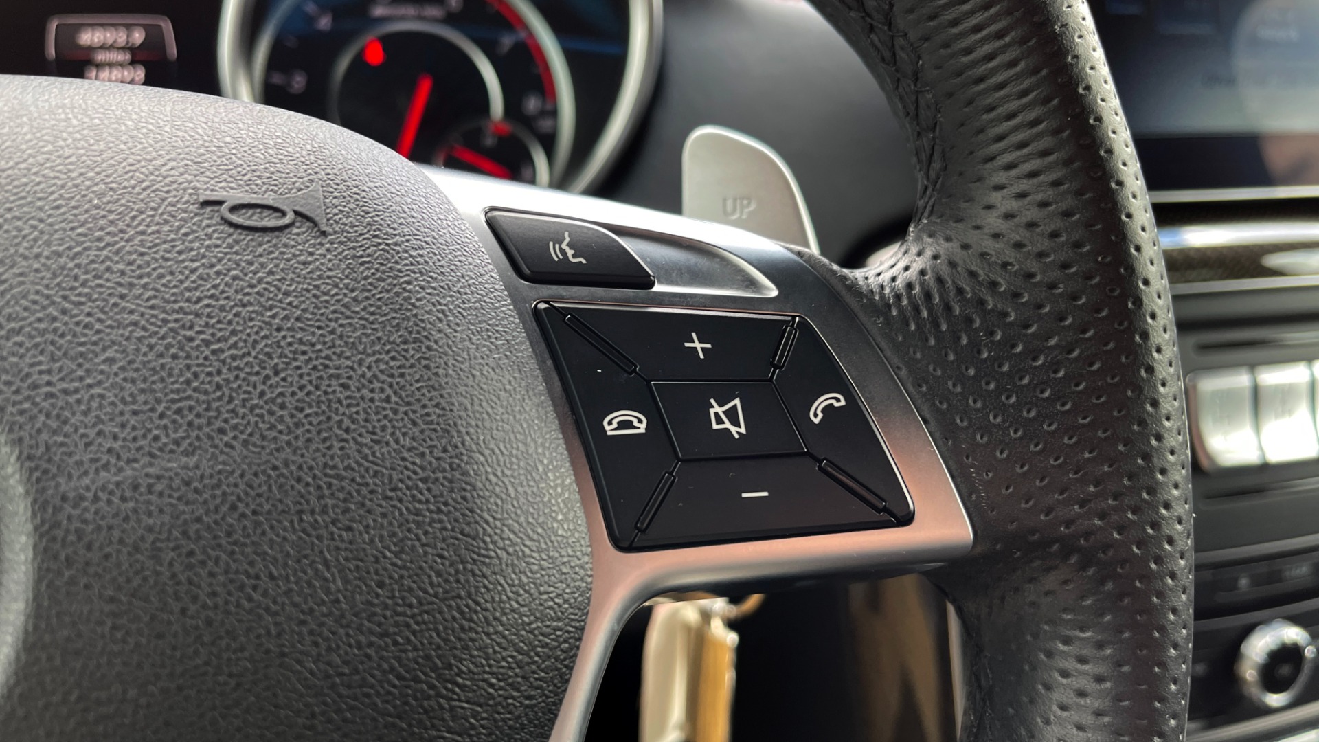 Used 2018 Mercedes-Benz G-CLASS AMG G 63 4MATIC / AMG CF TRIM / DESIGNO / NAV / SUNROOF / REARVIEW for sale Sold at Formula Imports in Charlotte NC 28227 36