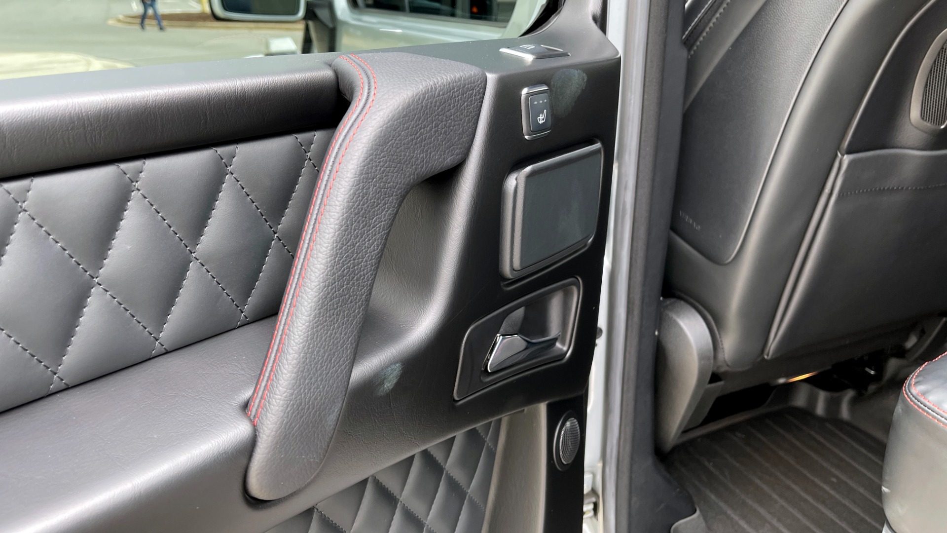 Used 2018 Mercedes-Benz G-CLASS AMG G 63 4MATIC / AMG CF TRIM / DESIGNO / NAV / SUNROOF / REARVIEW for sale Sold at Formula Imports in Charlotte NC 28227 50