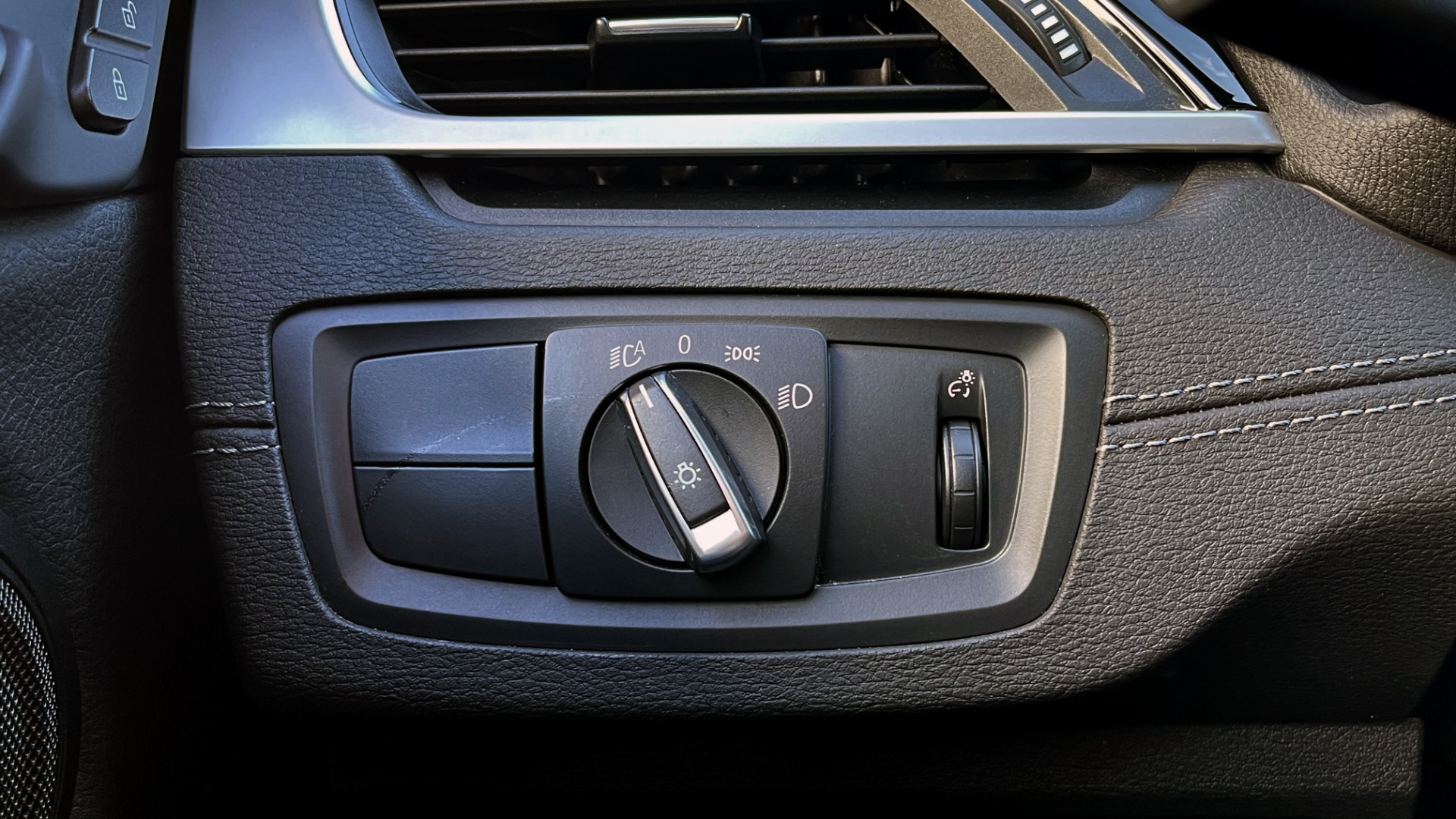 Used 2020 BMW X1 SDRIVE28I / 2.0L / 8-SPD STEPTRONIC AUTO / LEATHER / REARVIEW for sale Sold at Formula Imports in Charlotte NC 28227 31