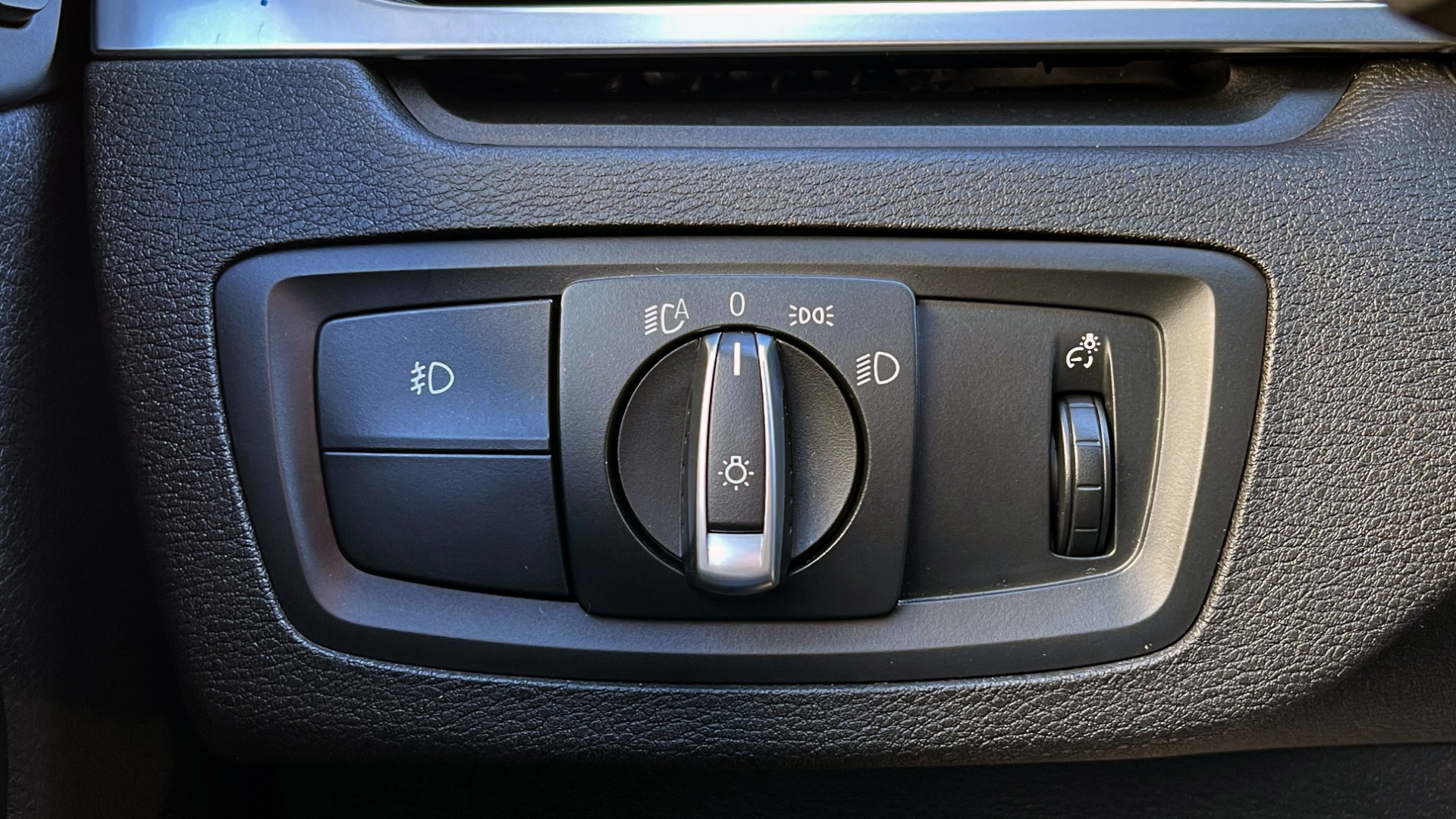Used 2018 BMW X1 XDRIVE28I 2.0L / CONVENIENCE PKG / PANO-ROOF / REARVIEW for sale Sold at Formula Imports in Charlotte NC 28227 32