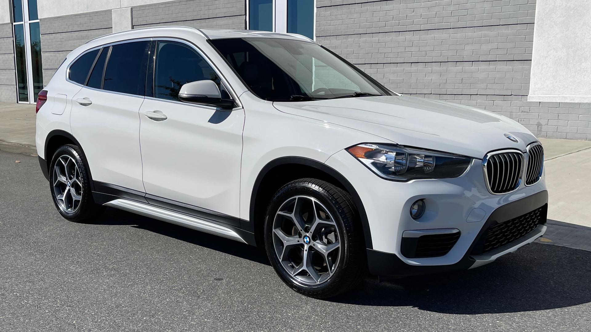 Used 2018 BMW X1 XDRIVE28I 2.0L / CONVENIENCE PKG / PANO-ROOF / REARVIEW for sale Sold at Formula Imports in Charlotte NC 28227 5