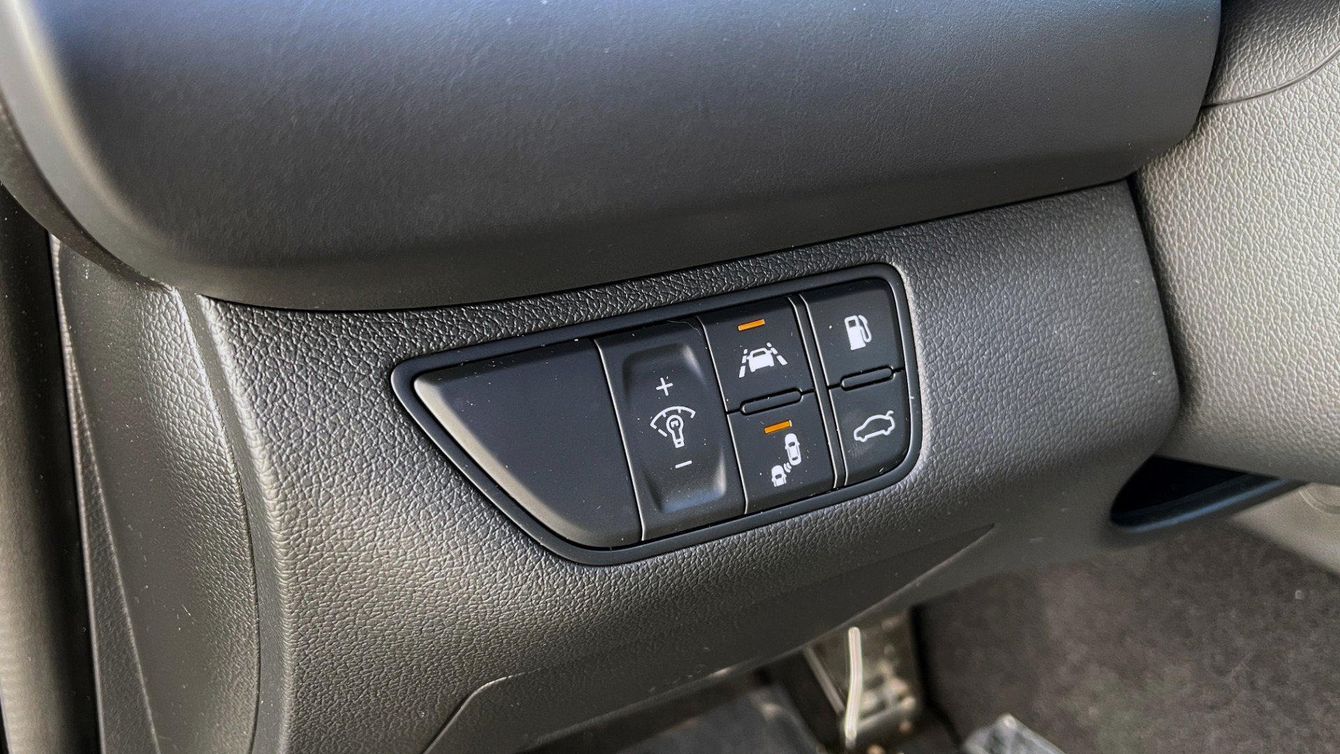 Used 2019 Genesis G70 3.3T ADVANCED RWD / NAV / HUD / PARK ASST / SUNROOF / SURROUND VIEW for sale $40,695 at Formula Imports in Charlotte NC 28227 32