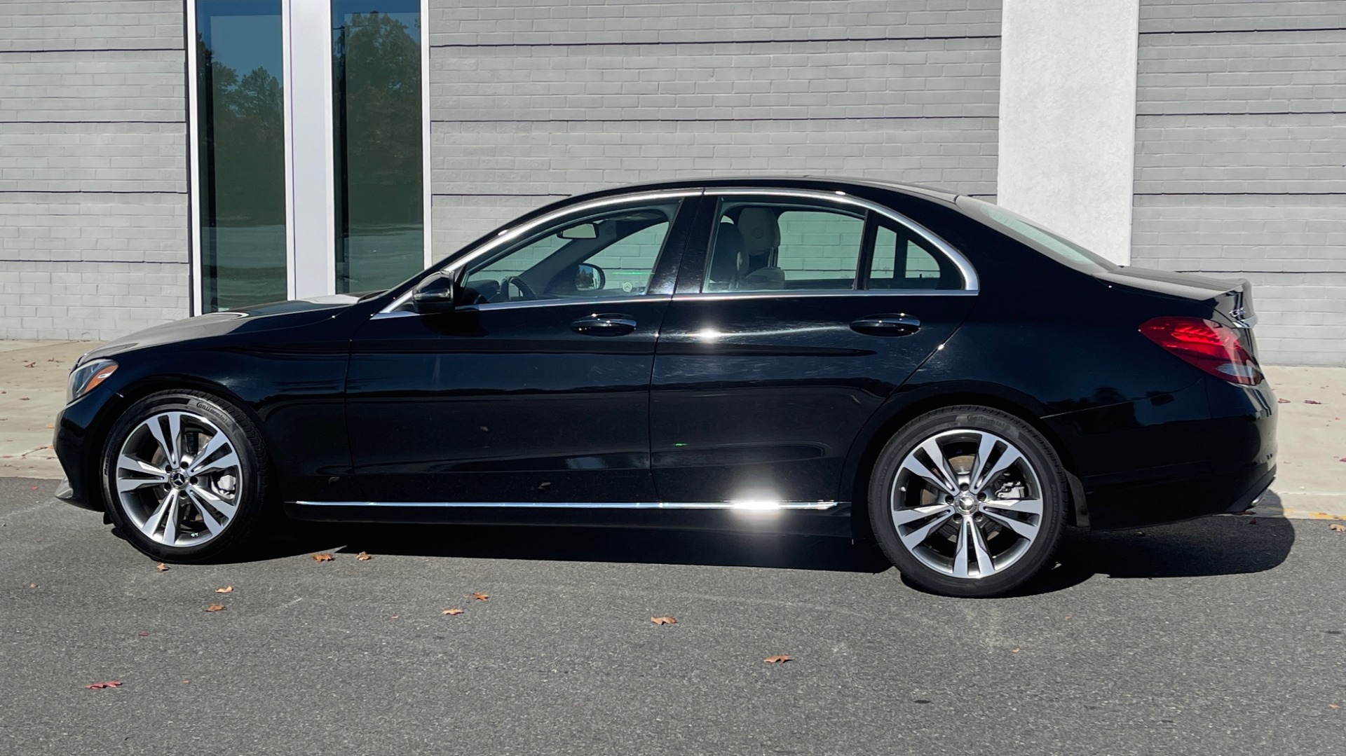 Used 2018 Mercedes-Benz C-CLASS C 300 PREMIUM / PANO-ROOF / APPLE CARPLAY / REARVIEW for sale Sold at Formula Imports in Charlotte NC 28227 3