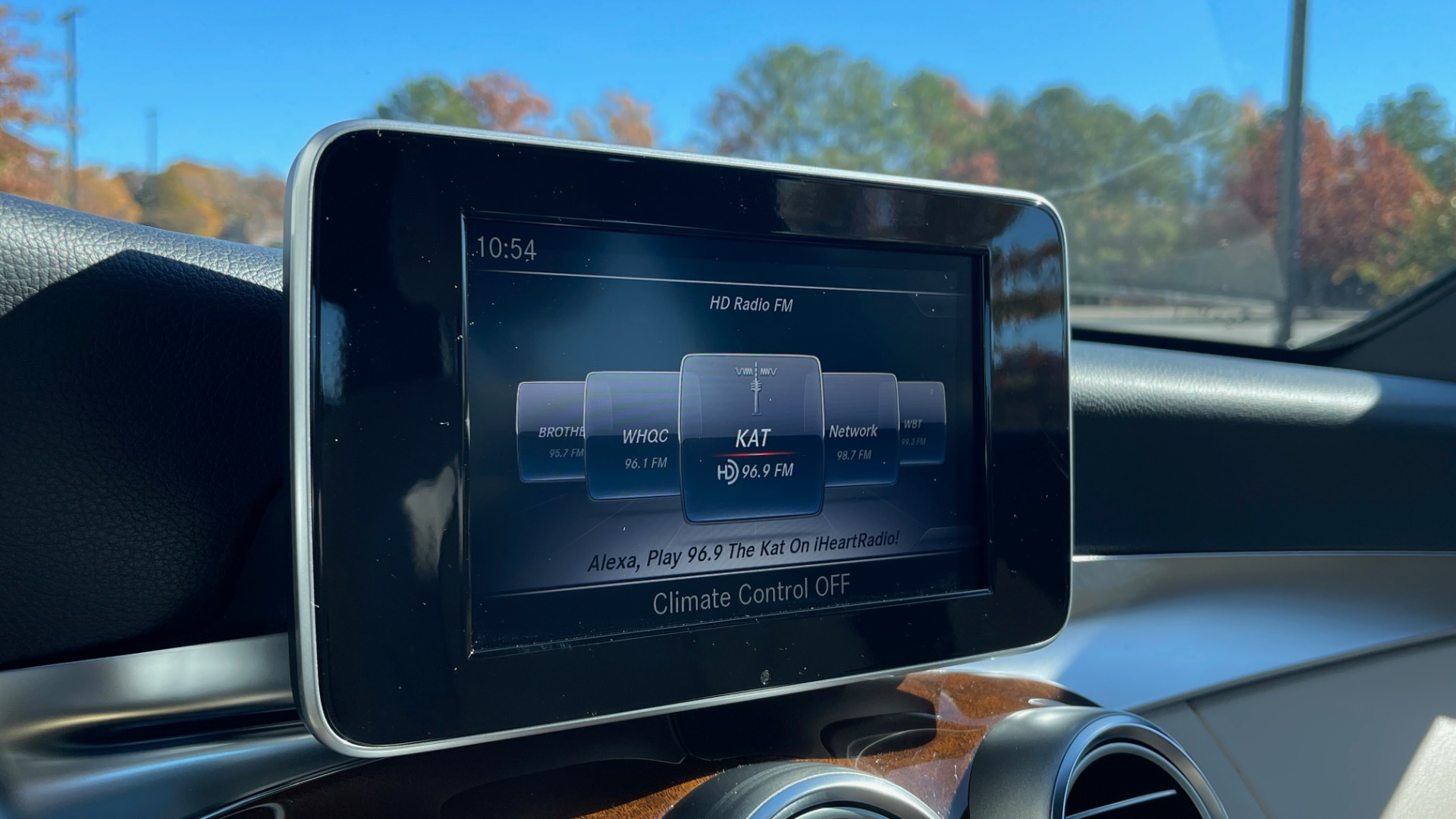 Used 2018 Mercedes-Benz C-CLASS C 300 PREMIUM / PANO-ROOF / APPLE CARPLAY / REARVIEW for sale $33,395 at Formula Imports in Charlotte NC 28227 30