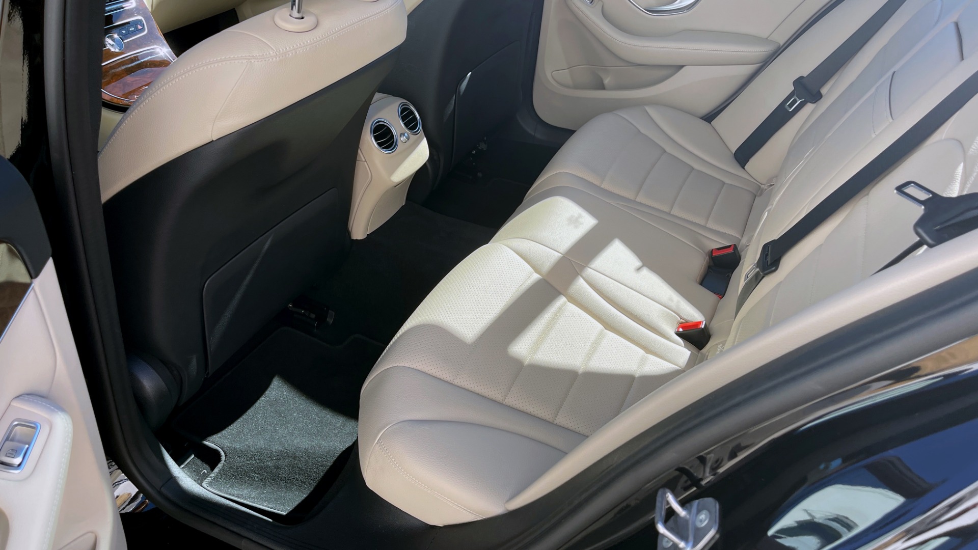 Used 2018 Mercedes-Benz C-CLASS C 300 PREMIUM / PANO-ROOF / APPLE CARPLAY / REARVIEW for sale Sold at Formula Imports in Charlotte NC 28227 41