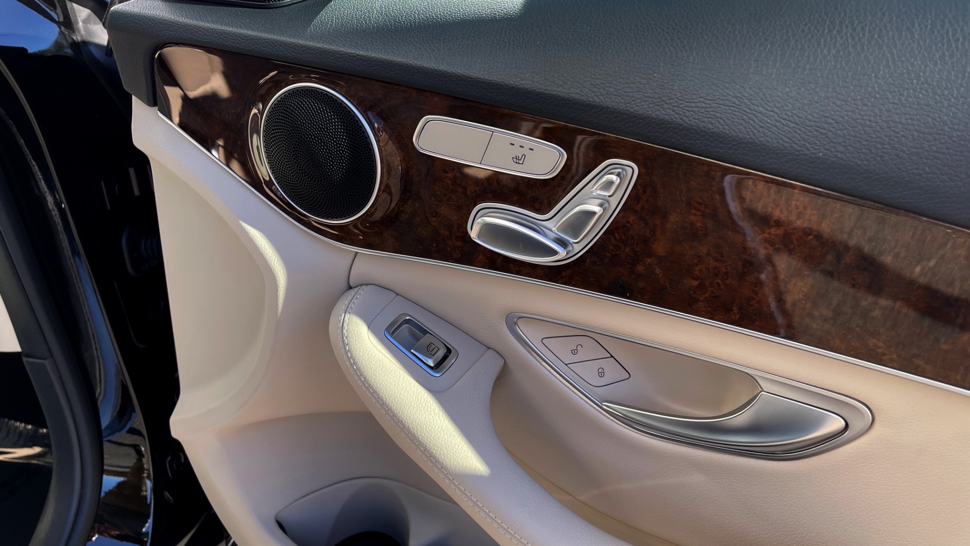 Used 2018 Mercedes-Benz C-CLASS C 300 PREMIUM / PANO-ROOF / APPLE CARPLAY / REARVIEW for sale $33,395 at Formula Imports in Charlotte NC 28227 50