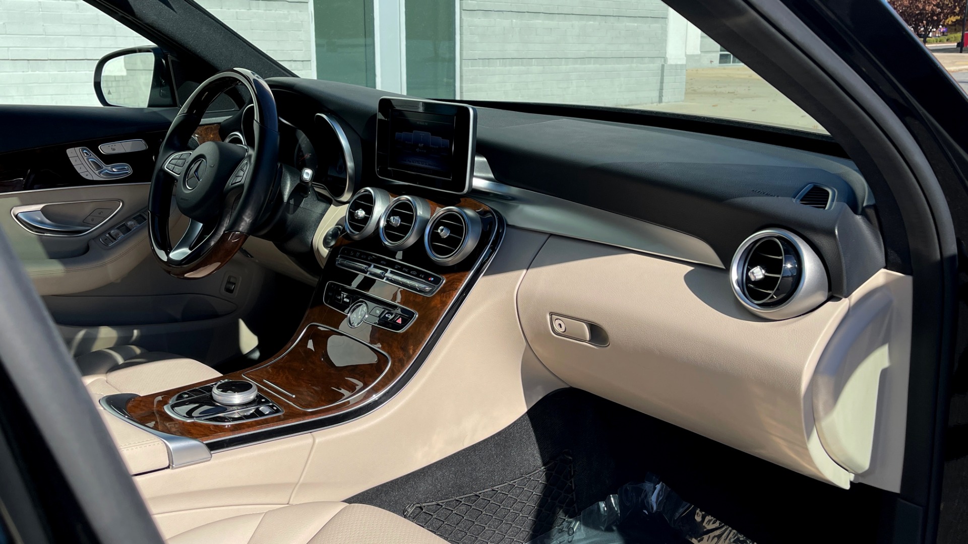 Used 2018 Mercedes-Benz C-CLASS C 300 PREMIUM / PANO-ROOF / APPLE CARPLAY / REARVIEW for sale Sold at Formula Imports in Charlotte NC 28227 51