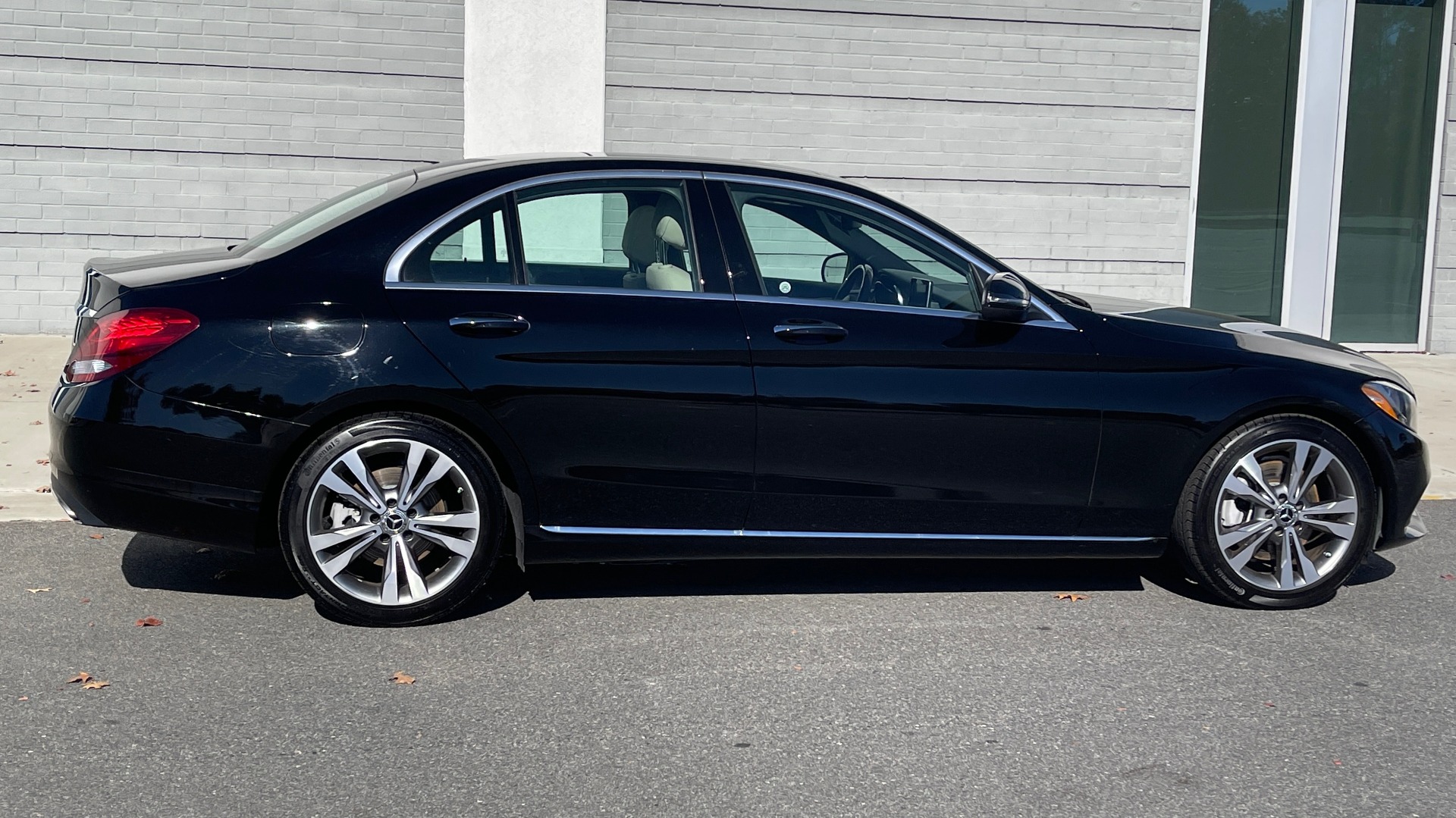 Used 2018 Mercedes-Benz C-CLASS C 300 PREMIUM / PANO-ROOF / APPLE CARPLAY / REARVIEW for sale Sold at Formula Imports in Charlotte NC 28227 6