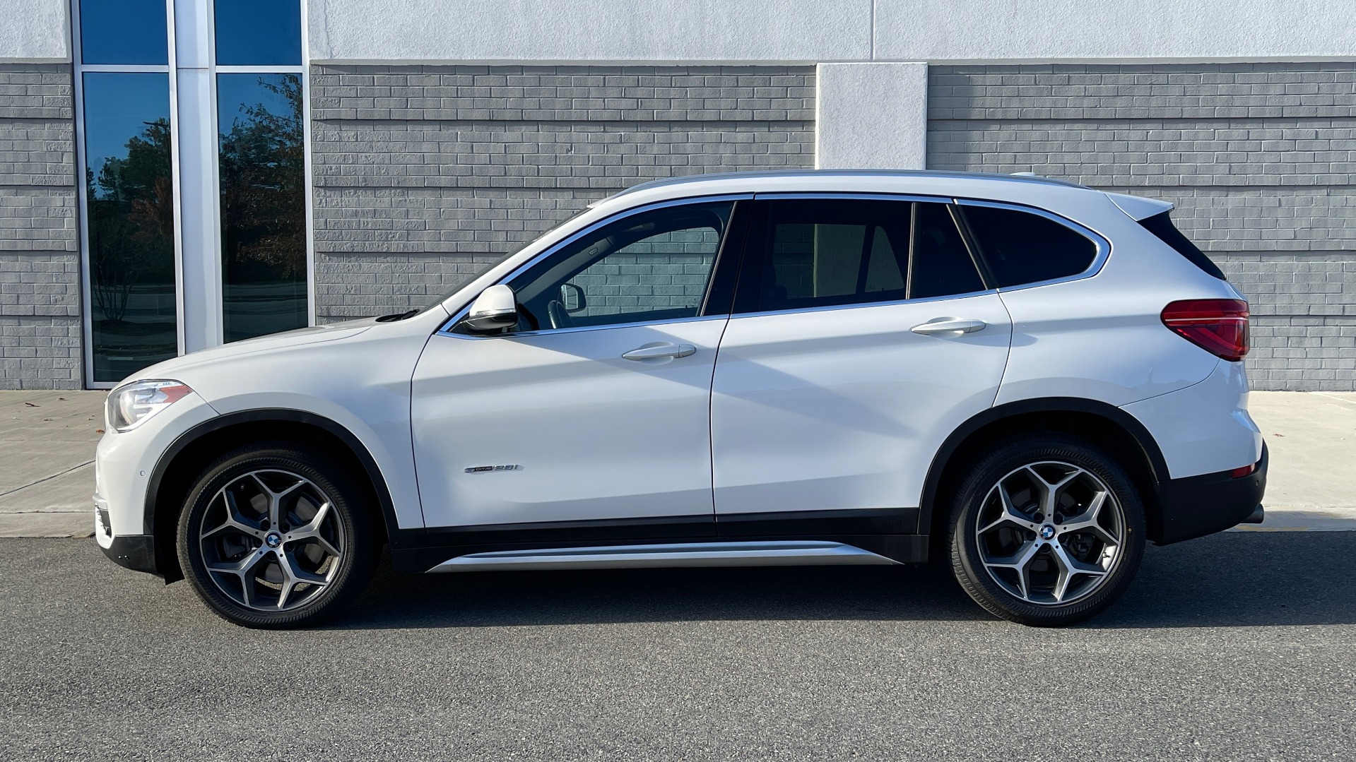 Used 2018 BMW X1 SDRIVE28I 2.0L / PARK DIST CNTRL / 18IN WHEELS / REARVIEW for sale Sold at Formula Imports in Charlotte NC 28227 2