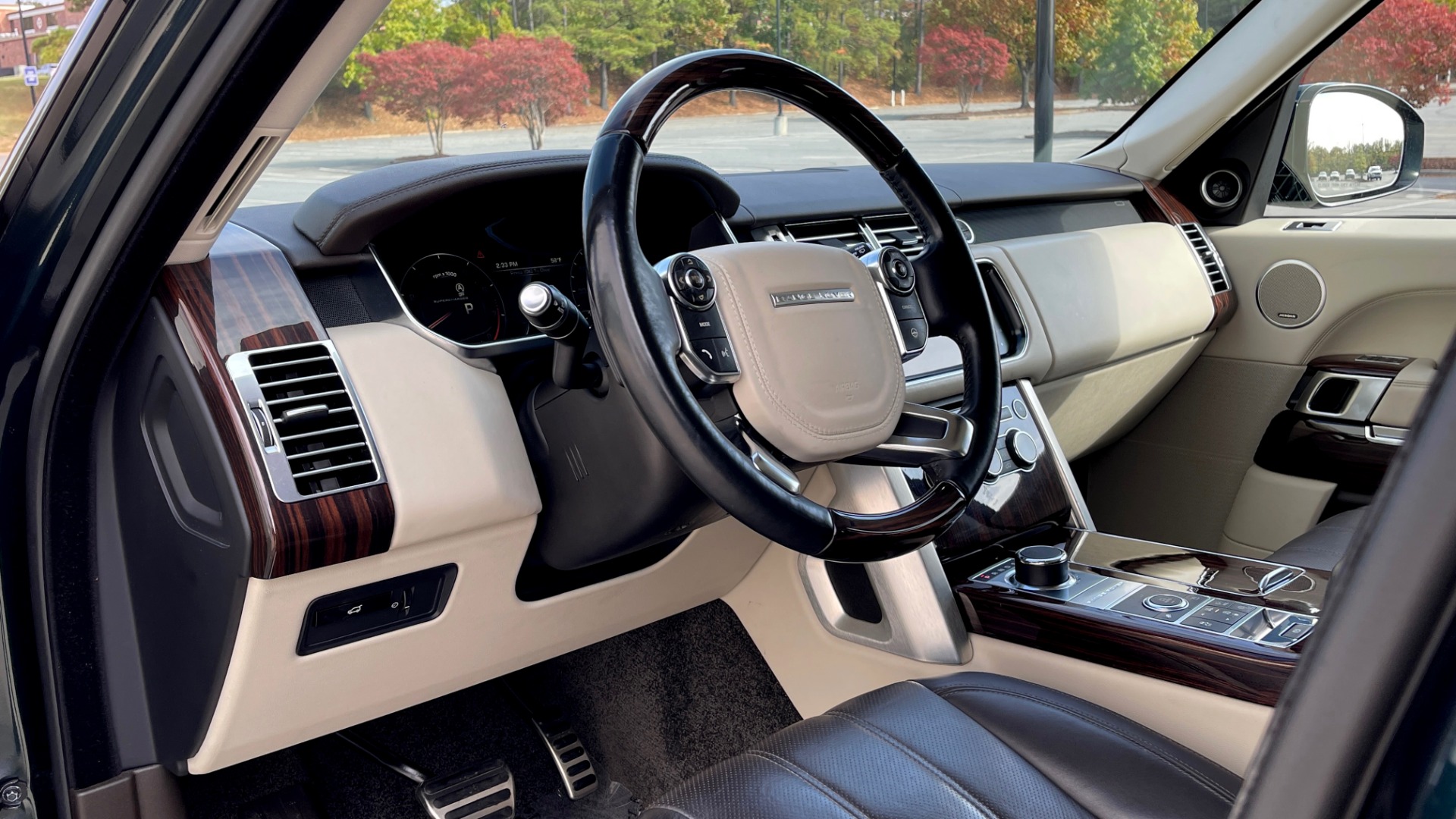 Used 2014 Land Rover RANGE ROVER SUPERCHARGED V8 / NAV / SUNROOF / REARVIEW for sale $41,995 at Formula Imports in Charlotte NC 28227 27