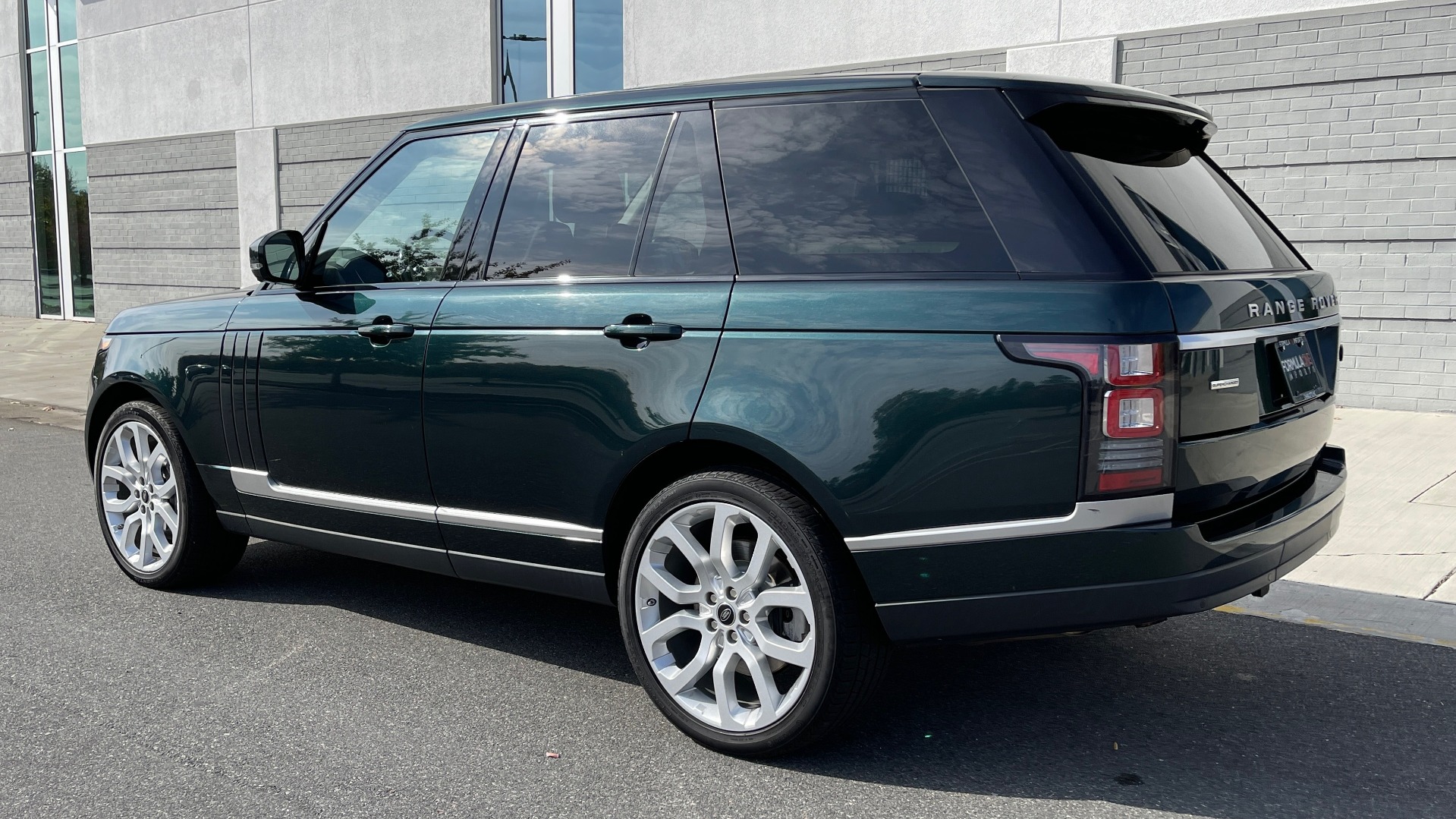Used 2014 Land Rover RANGE ROVER SUPERCHARGED V8 / NAV / SUNROOF / REARVIEW for sale $41,995 at Formula Imports in Charlotte NC 28227 4