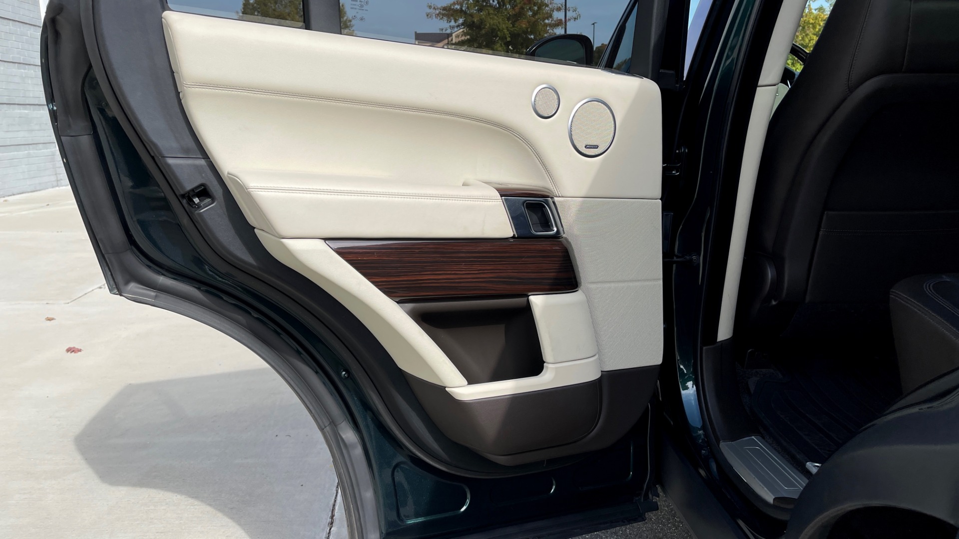 Used 2014 Land Rover RANGE ROVER SUPERCHARGED V8 / NAV / SUNROOF / REARVIEW for sale $41,995 at Formula Imports in Charlotte NC 28227 48