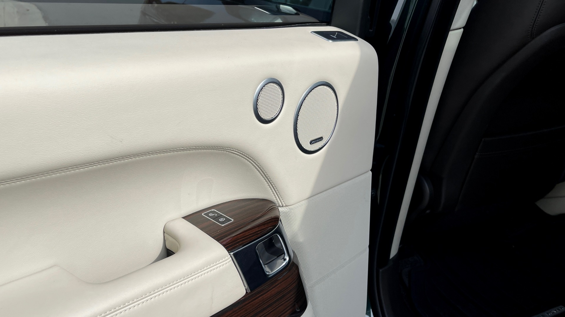 Used 2014 Land Rover RANGE ROVER SUPERCHARGED V8 / NAV / SUNROOF / REARVIEW for sale $41,995 at Formula Imports in Charlotte NC 28227 49