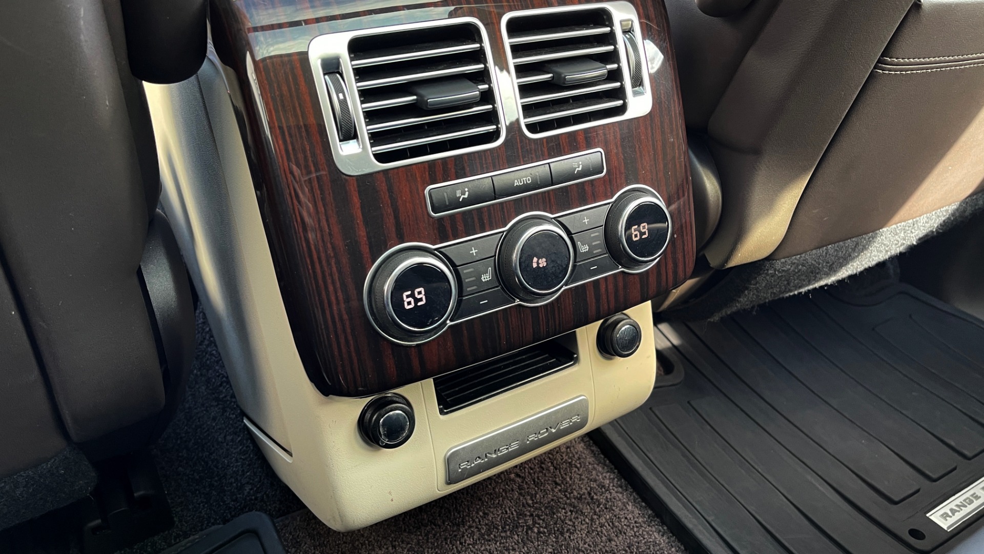 Used 2014 Land Rover RANGE ROVER SUPERCHARGED V8 / NAV / SUNROOF / REARVIEW for sale $41,995 at Formula Imports in Charlotte NC 28227 53
