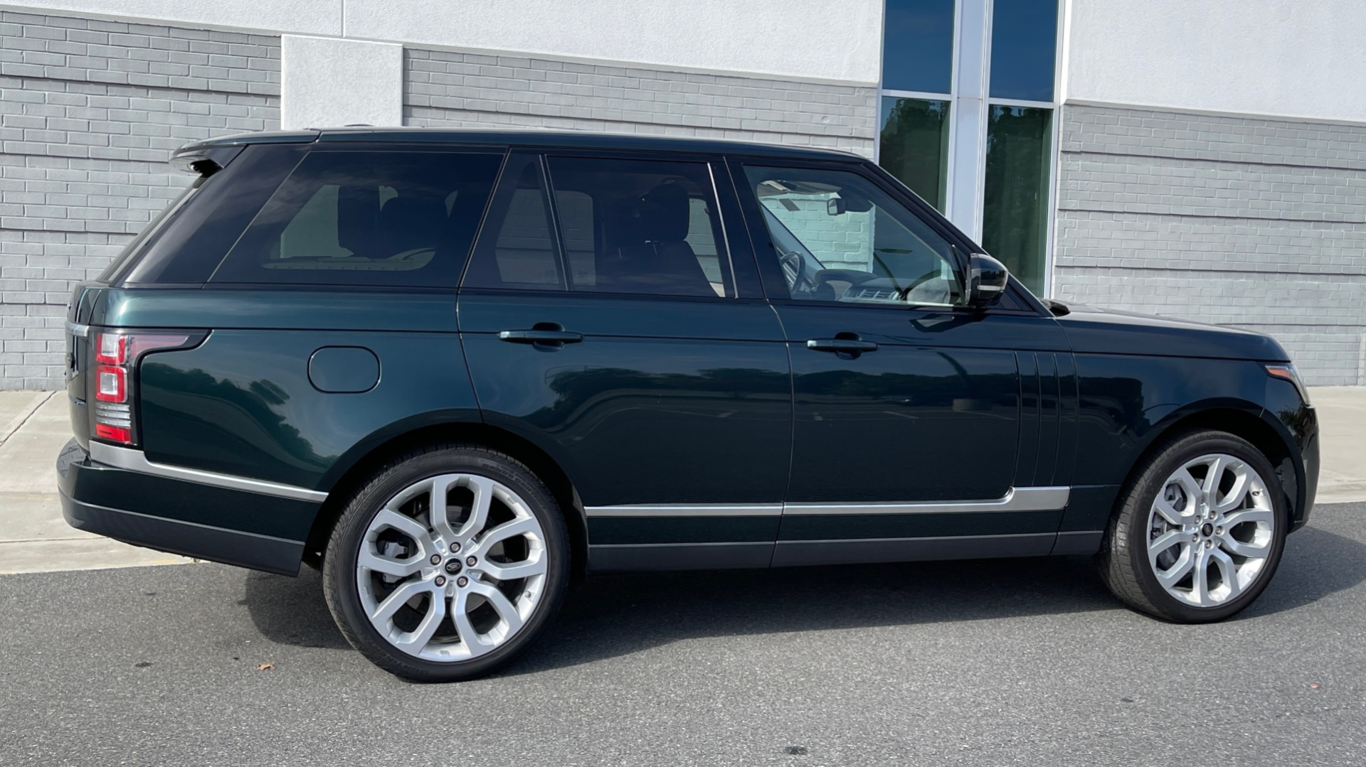 Used 2014 Land Rover RANGE ROVER SUPERCHARGED V8 / NAV / SUNROOF / REARVIEW for sale $41,995 at Formula Imports in Charlotte NC 28227 6