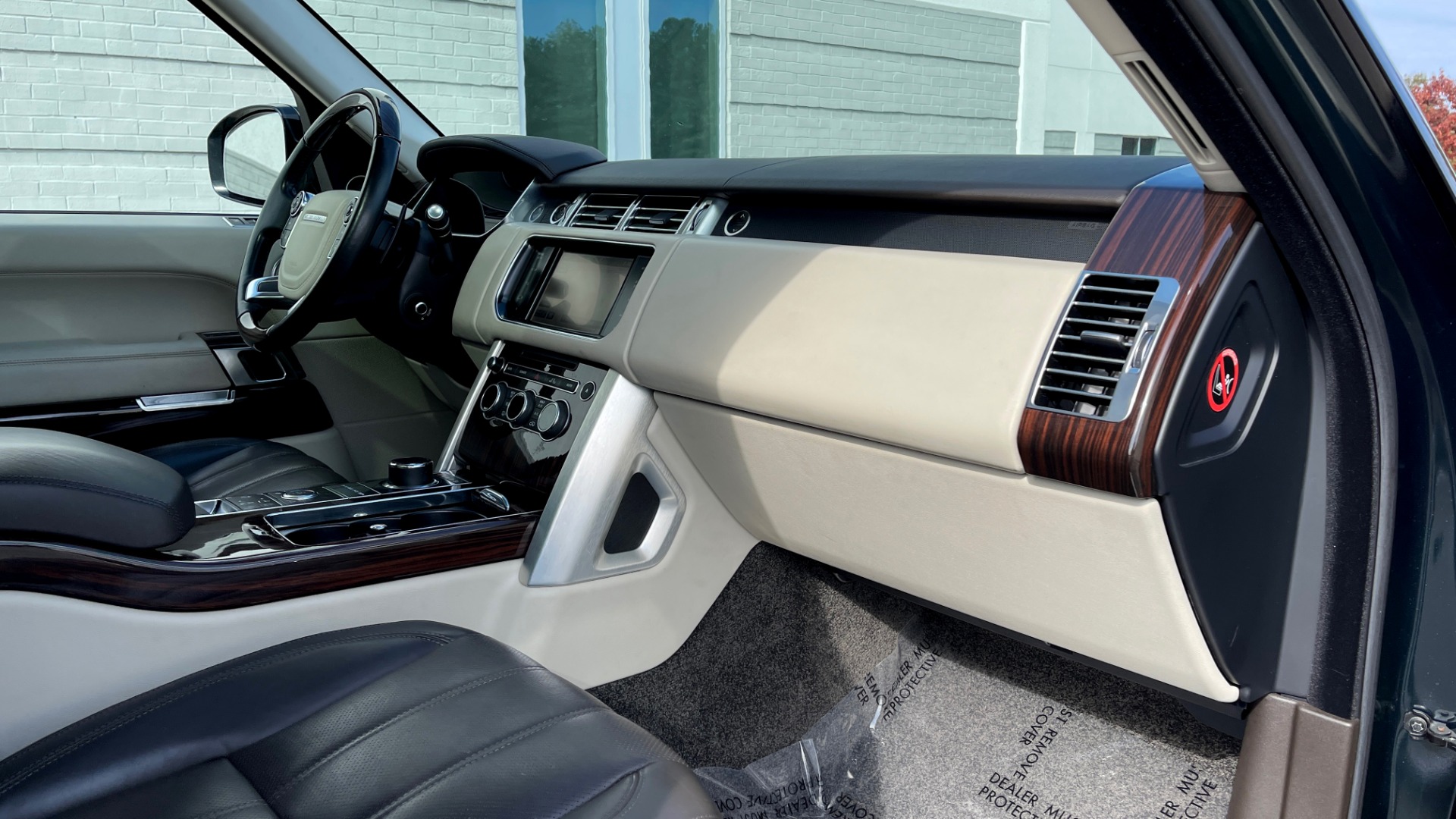 Used 2014 Land Rover RANGE ROVER SUPERCHARGED V8 / NAV / SUNROOF / REARVIEW for sale $41,995 at Formula Imports in Charlotte NC 28227 63