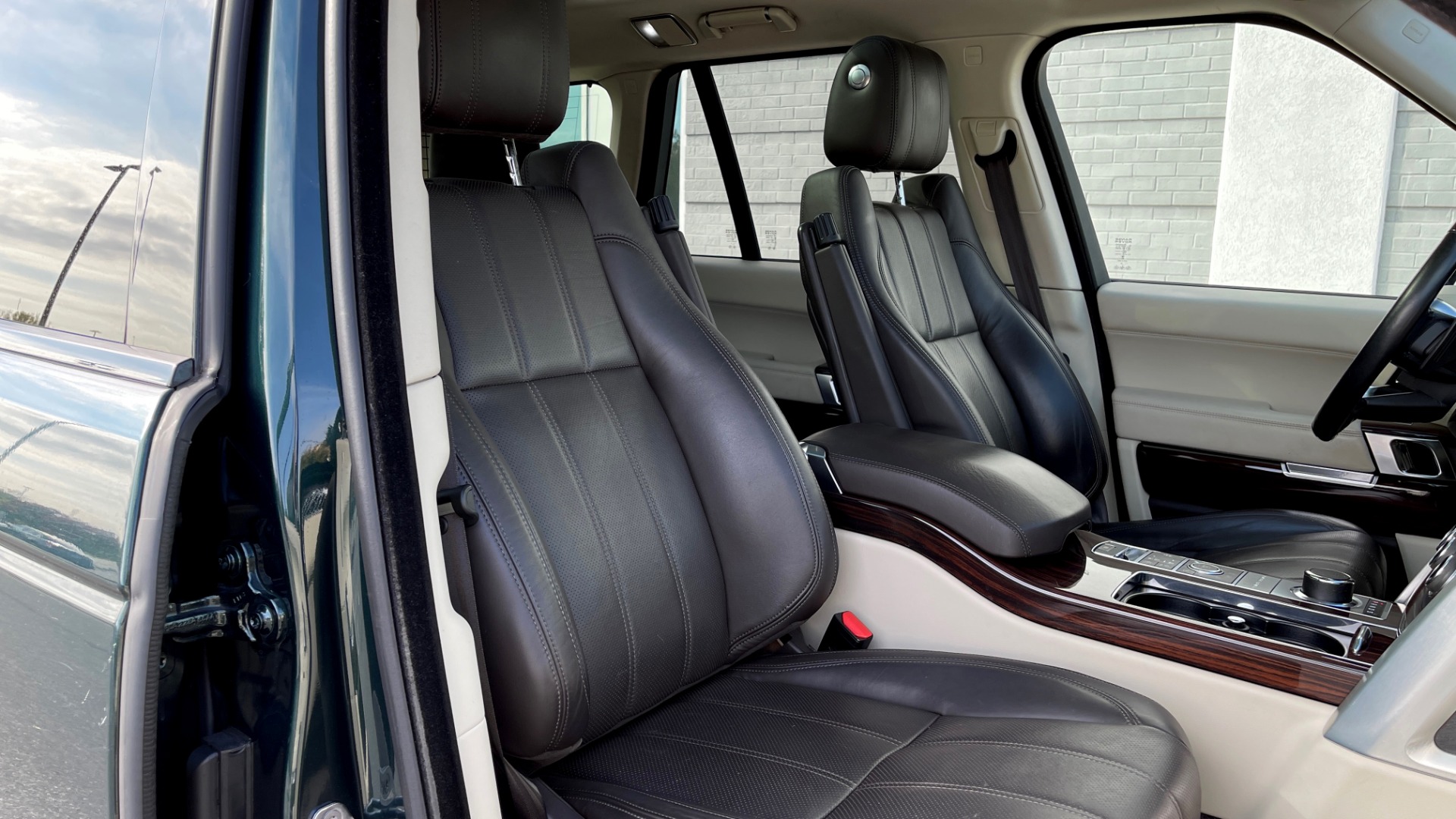 Used 2014 Land Rover RANGE ROVER SUPERCHARGED V8 / NAV / SUNROOF / REARVIEW for sale $41,995 at Formula Imports in Charlotte NC 28227 64