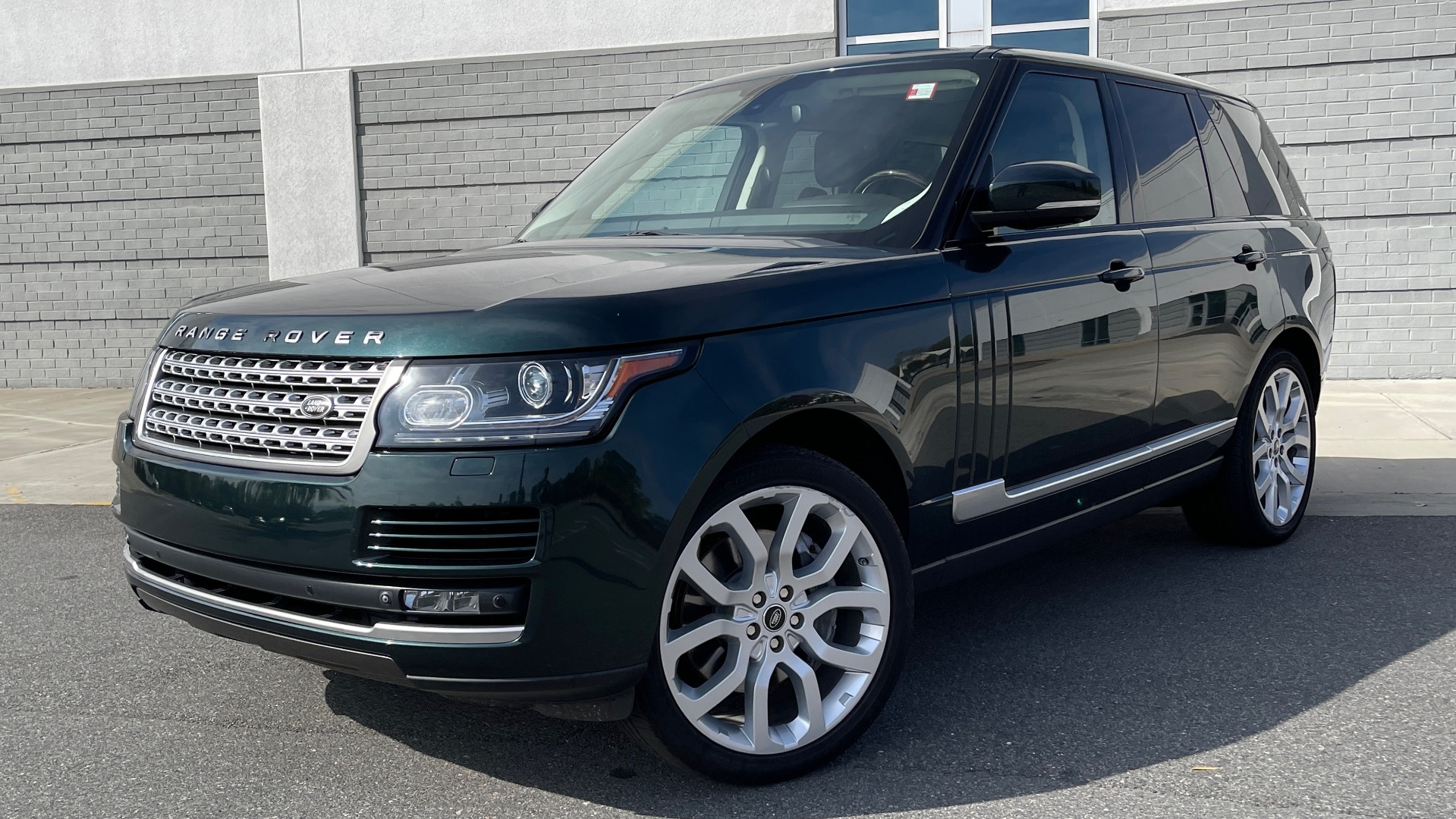Used 2014 Land Rover RANGE ROVER SUPERCHARGED V8 / NAV / SUNROOF / REARVIEW for sale $41,995 at Formula Imports in Charlotte NC 28227 1