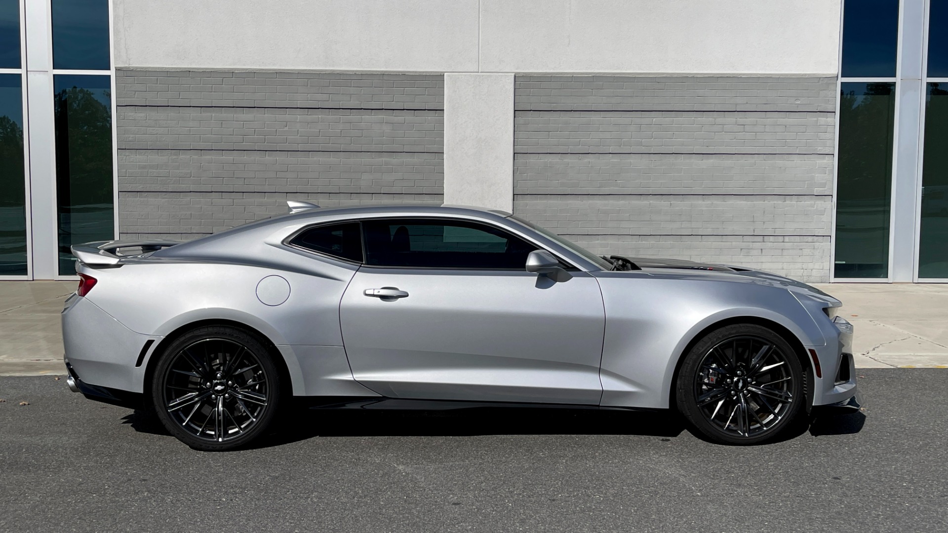 Used 2017 Chevrolet CAMARO ZL1 2DR COUPE / 650HP 6.2L SUPERCHARGED V8 / NAV / REARVIEW for sale Sold at Formula Imports in Charlotte NC 28227 5