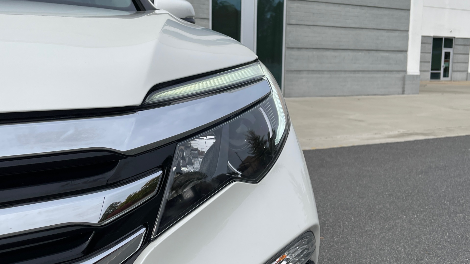 Used 2018 Honda PILOT TOURING AWD / 3.5L V6 / NAV / SUNROOF / 3-ROW / REARVIEW for sale Sold at Formula Imports in Charlotte NC 28227 11