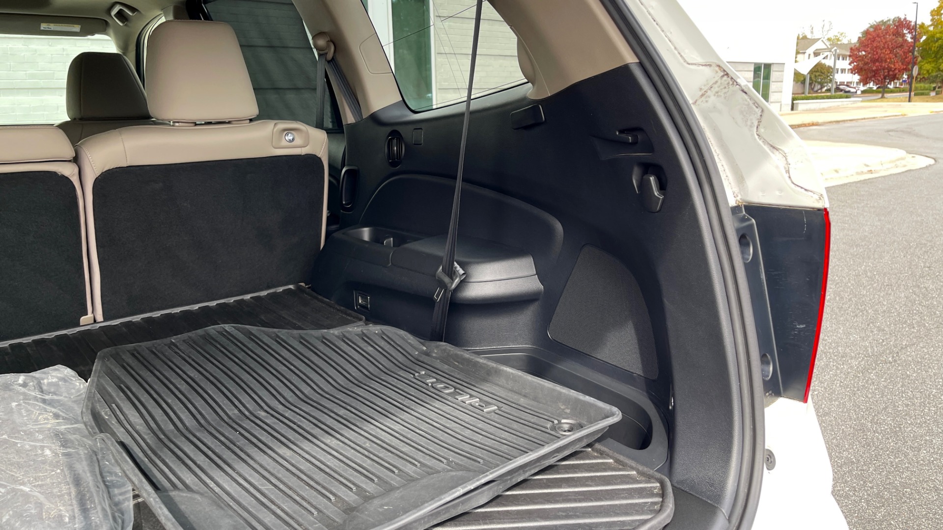 Used 2018 Honda PILOT TOURING AWD / 3.5L V6 / NAV / SUNROOF / 3-ROW / REARVIEW for sale Sold at Formula Imports in Charlotte NC 28227 14