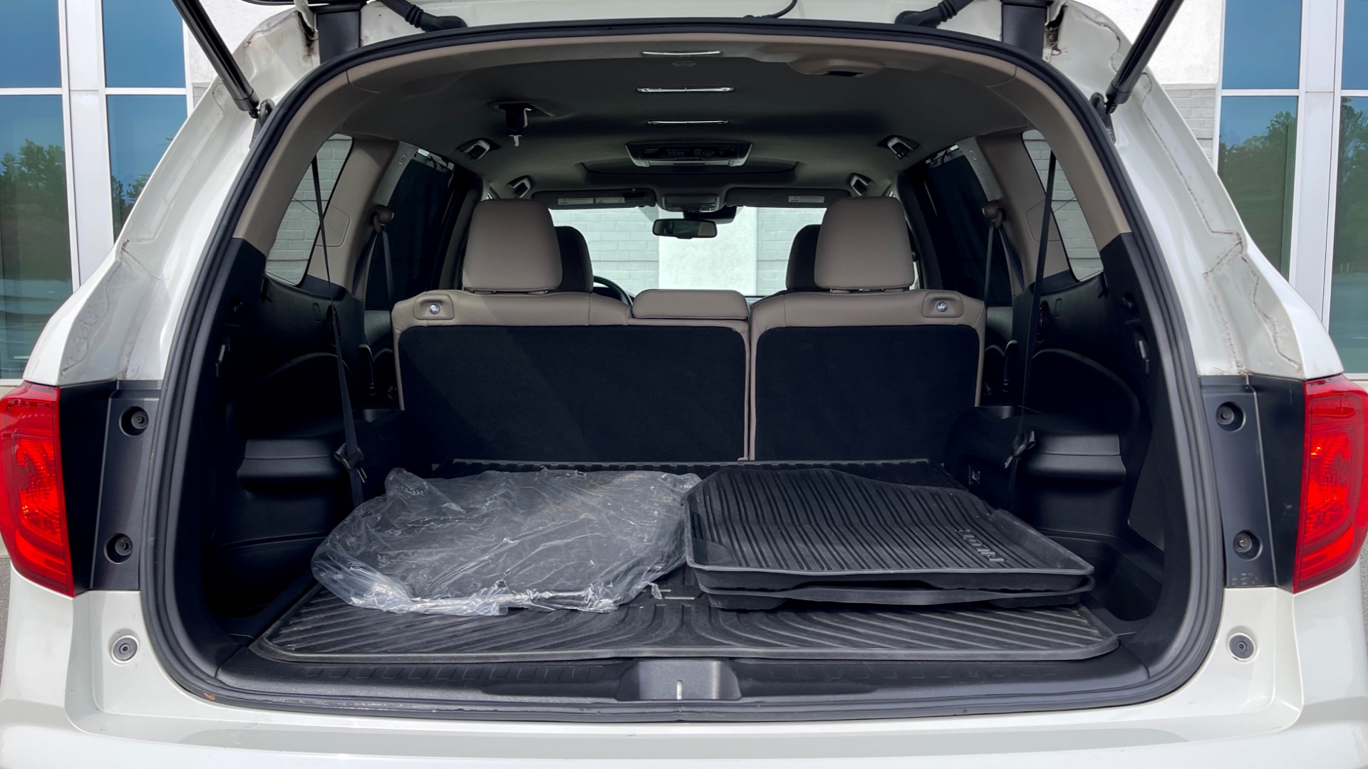 Used 2018 Honda PILOT TOURING AWD / 3.5L V6 / NAV / SUNROOF / 3-ROW / REARVIEW for sale Sold at Formula Imports in Charlotte NC 28227 16