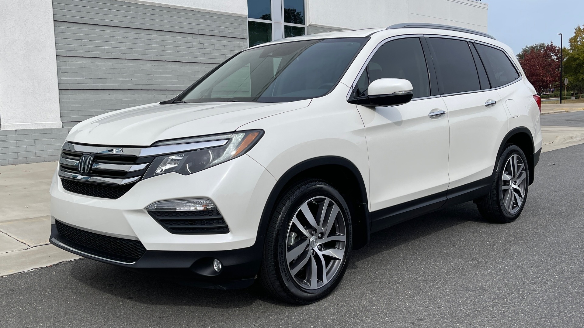 Used 2018 Honda PILOT TOURING AWD / 3.5L V6 / NAV / SUNROOF / 3-ROW / REARVIEW for sale Sold at Formula Imports in Charlotte NC 28227 2