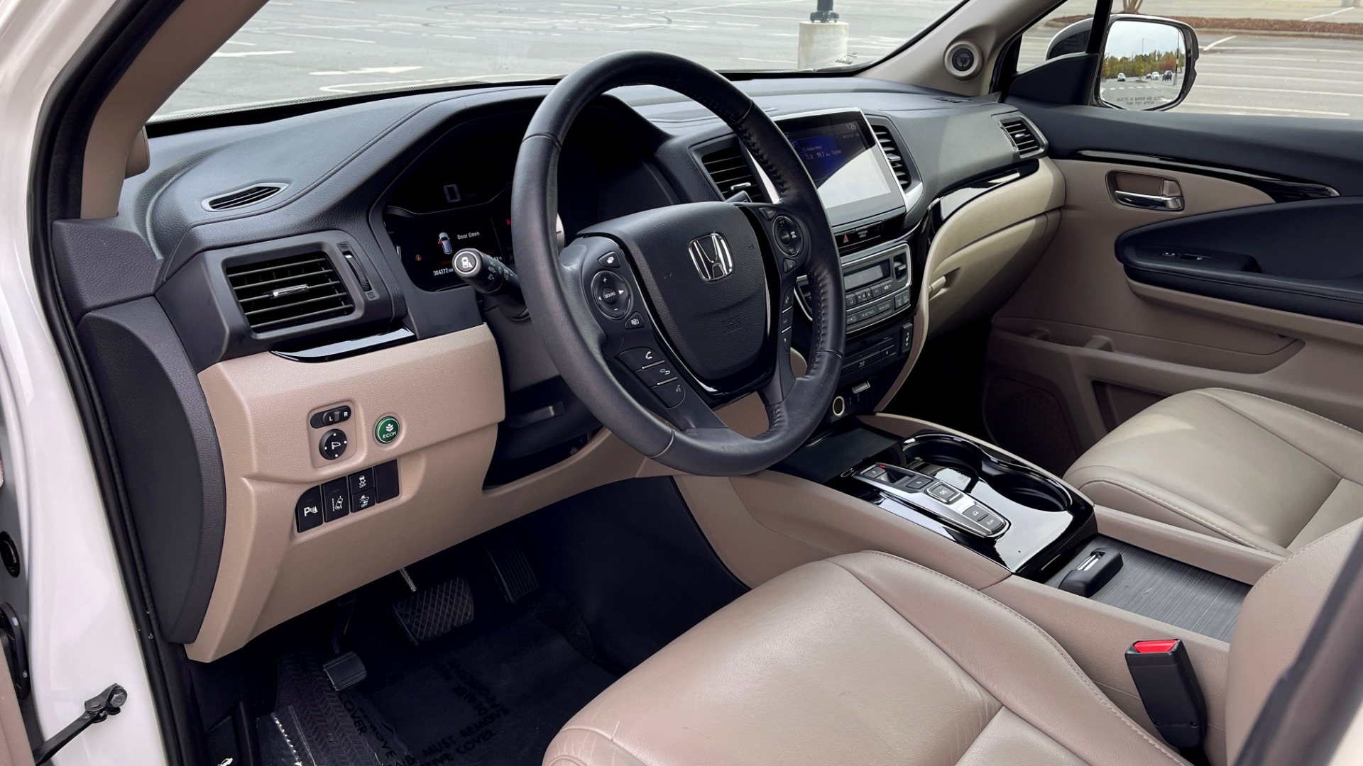 Used 2018 Honda PILOT TOURING AWD / 3.5L V6 / NAV / SUNROOF / 3-ROW / REARVIEW for sale Sold at Formula Imports in Charlotte NC 28227 24