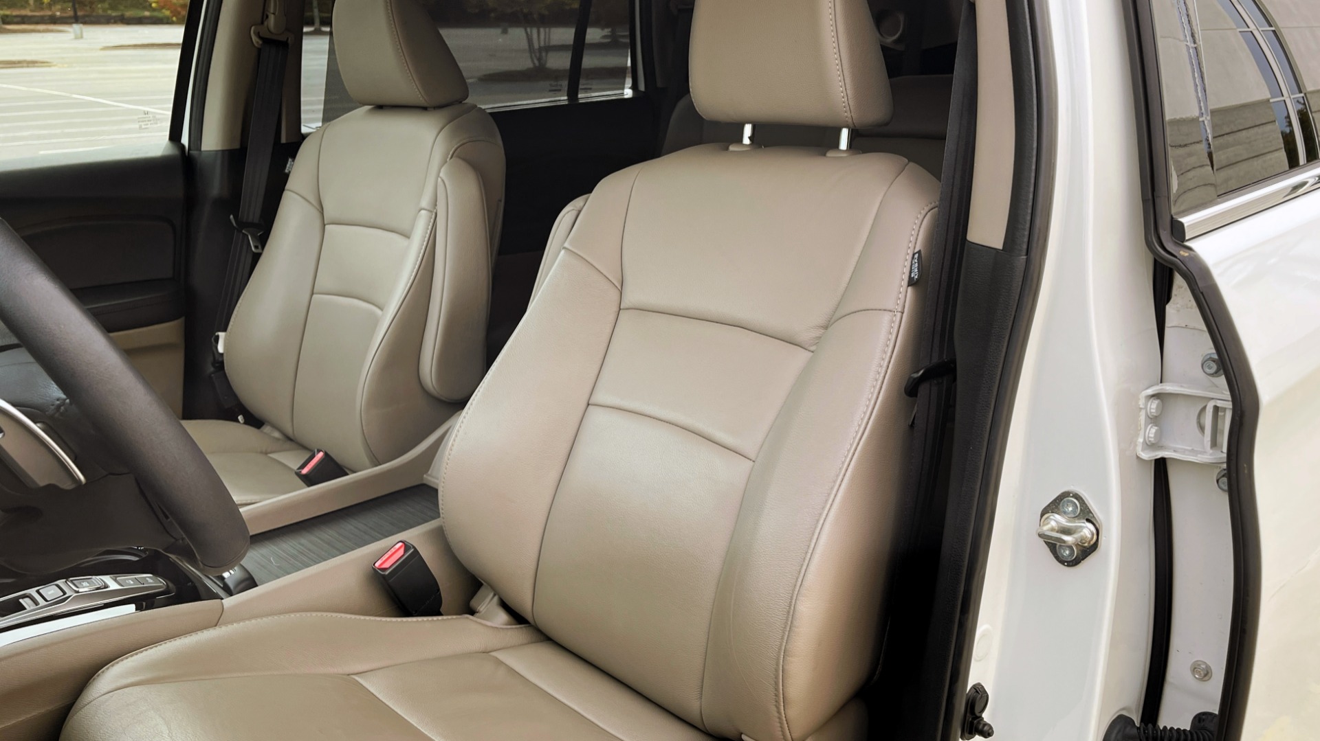 Used 2018 Honda PILOT TOURING AWD / 3.5L V6 / NAV / SUNROOF / 3-ROW / REARVIEW for sale Sold at Formula Imports in Charlotte NC 28227 26