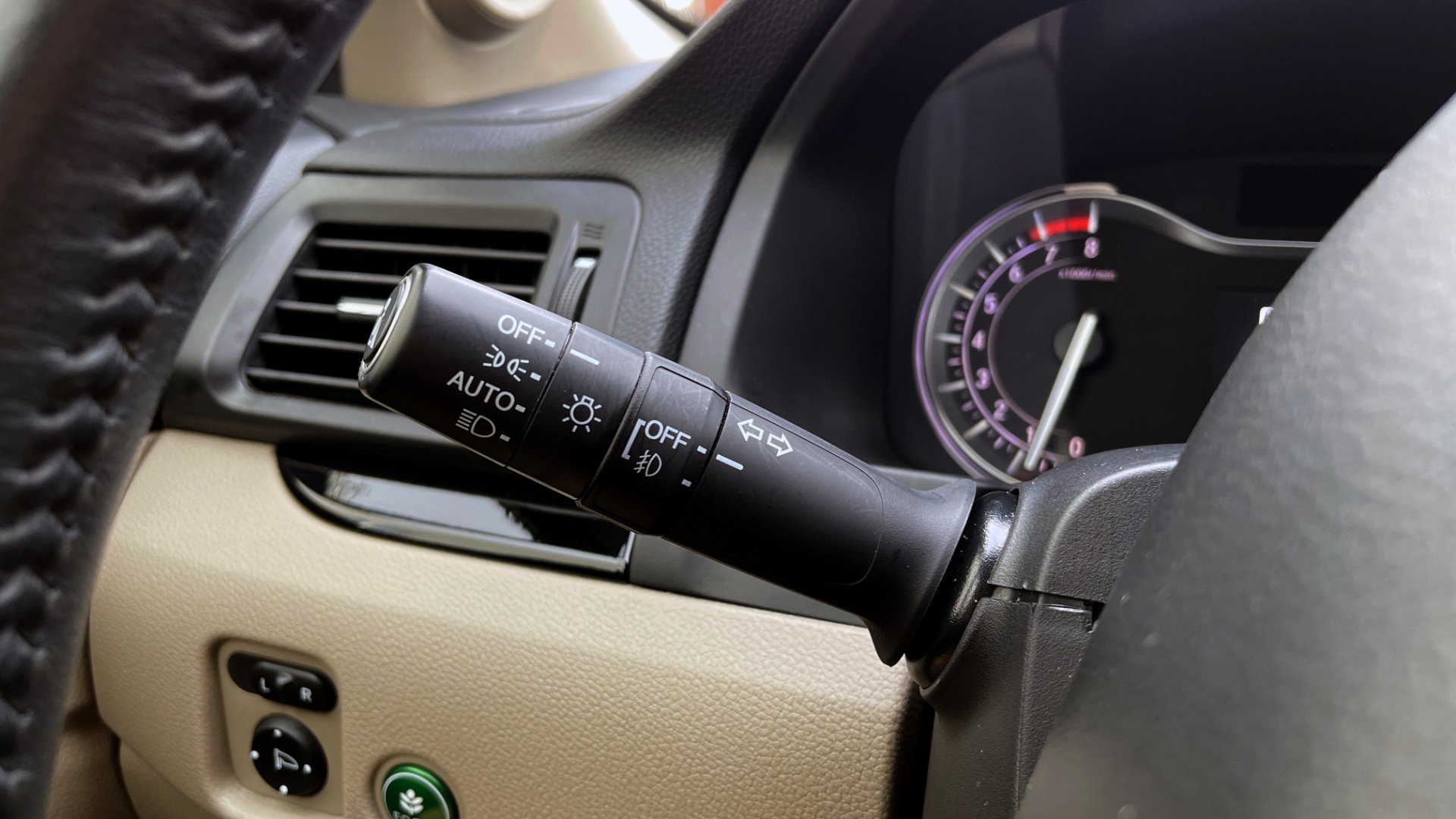 Used 2018 Honda PILOT TOURING AWD / 3.5L V6 / NAV / SUNROOF / 3-ROW / REARVIEW for sale Sold at Formula Imports in Charlotte NC 28227 31