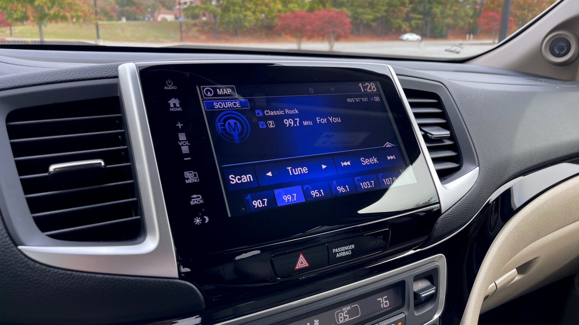 Used 2018 Honda PILOT TOURING AWD / 3.5L V6 / NAV / SUNROOF / 3-ROW / REARVIEW for sale Sold at Formula Imports in Charlotte NC 28227 33