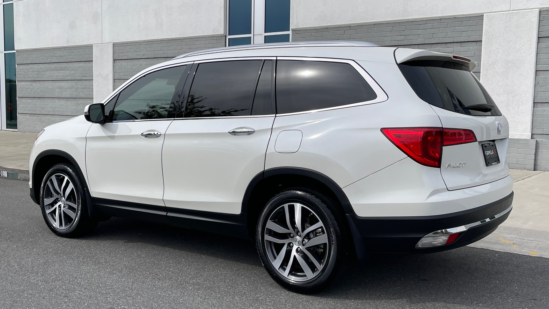 Used 2018 Honda PILOT TOURING AWD / 3.5L V6 / NAV / SUNROOF / 3-ROW / REARVIEW for sale Sold at Formula Imports in Charlotte NC 28227 4