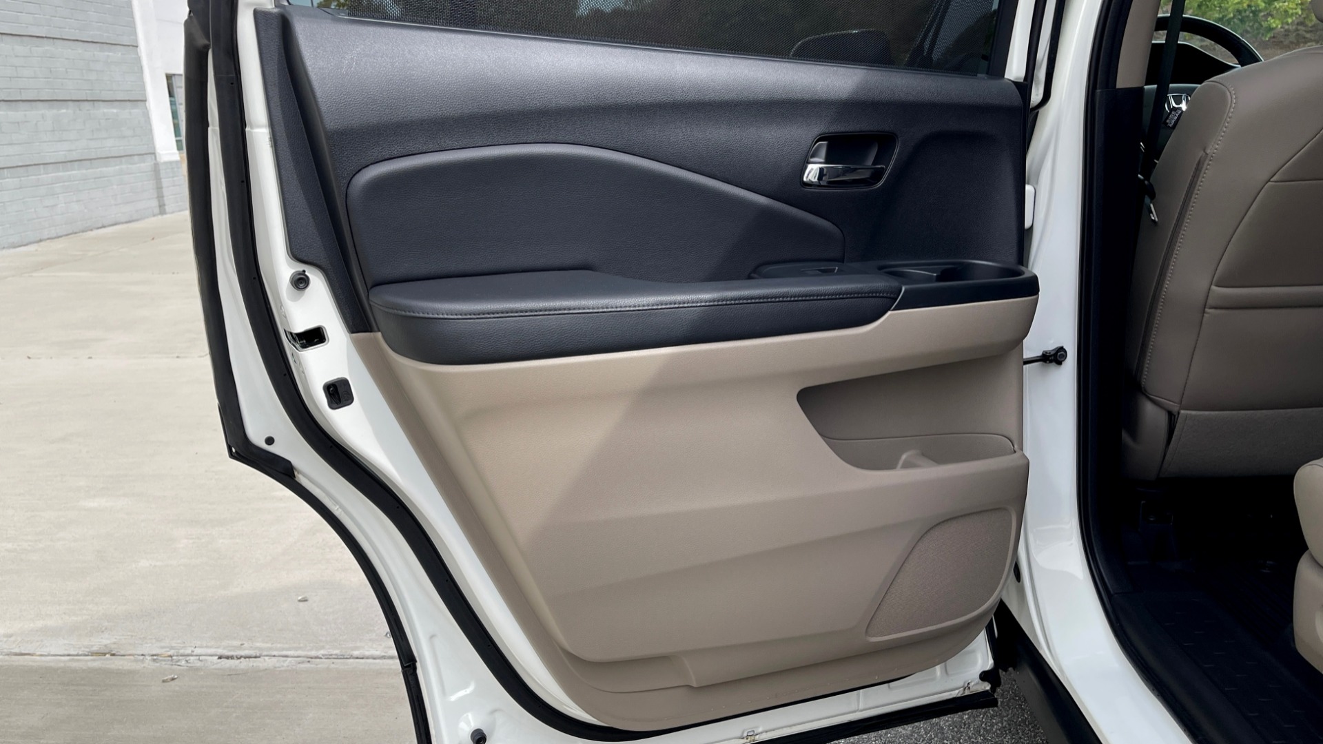 Used 2018 Honda PILOT TOURING AWD / 3.5L V6 / NAV / SUNROOF / 3-ROW / REARVIEW for sale Sold at Formula Imports in Charlotte NC 28227 44