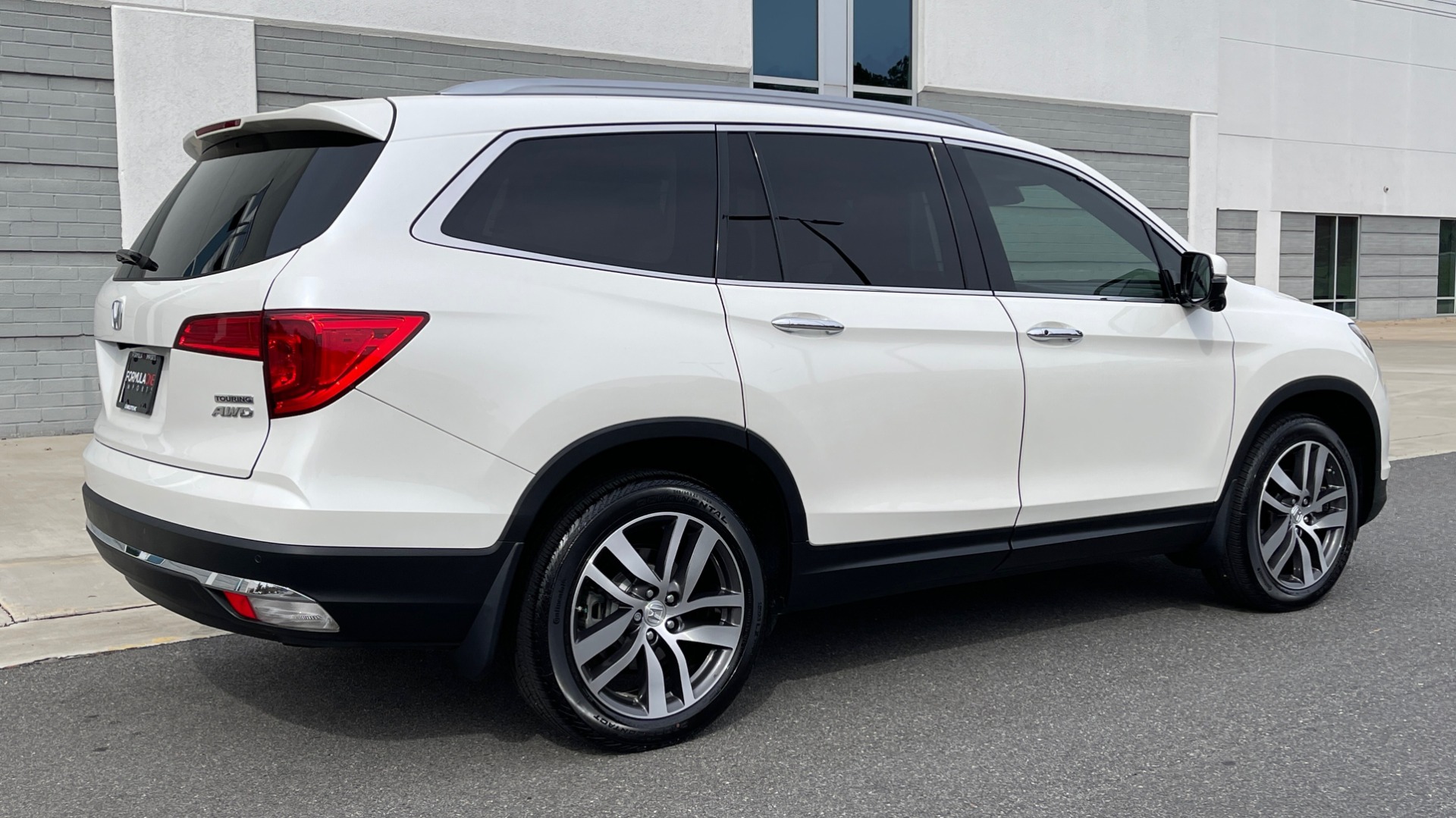 Used 2018 Honda PILOT TOURING AWD / 3.5L V6 / NAV / SUNROOF / 3-ROW / REARVIEW for sale Sold at Formula Imports in Charlotte NC 28227 7