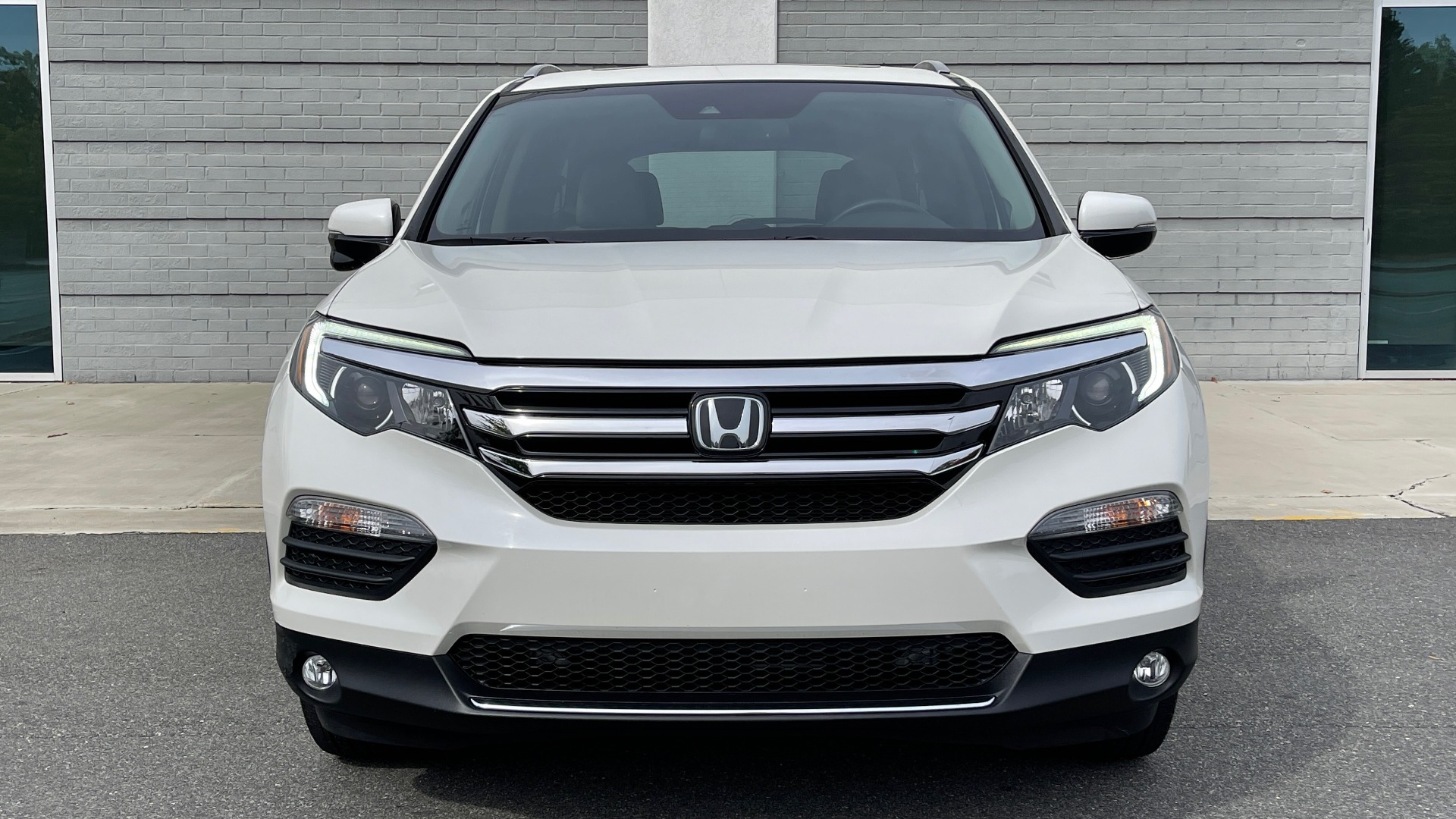 Used 2018 Honda PILOT TOURING AWD / 3.5L V6 / NAV / SUNROOF / 3-ROW / REARVIEW for sale Sold at Formula Imports in Charlotte NC 28227 8