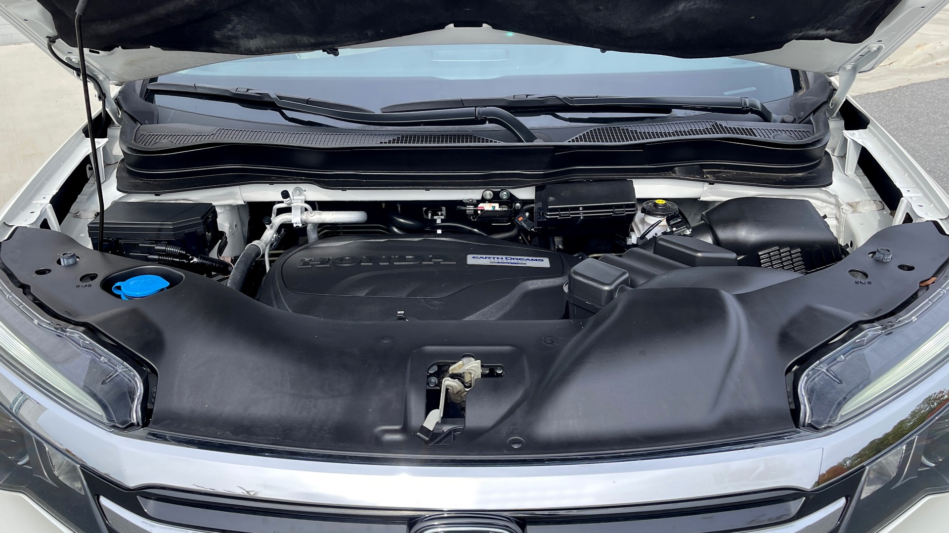 Used 2018 Honda PILOT TOURING AWD / 3.5L V6 / NAV / SUNROOF / 3-ROW / REARVIEW for sale Sold at Formula Imports in Charlotte NC 28227 9