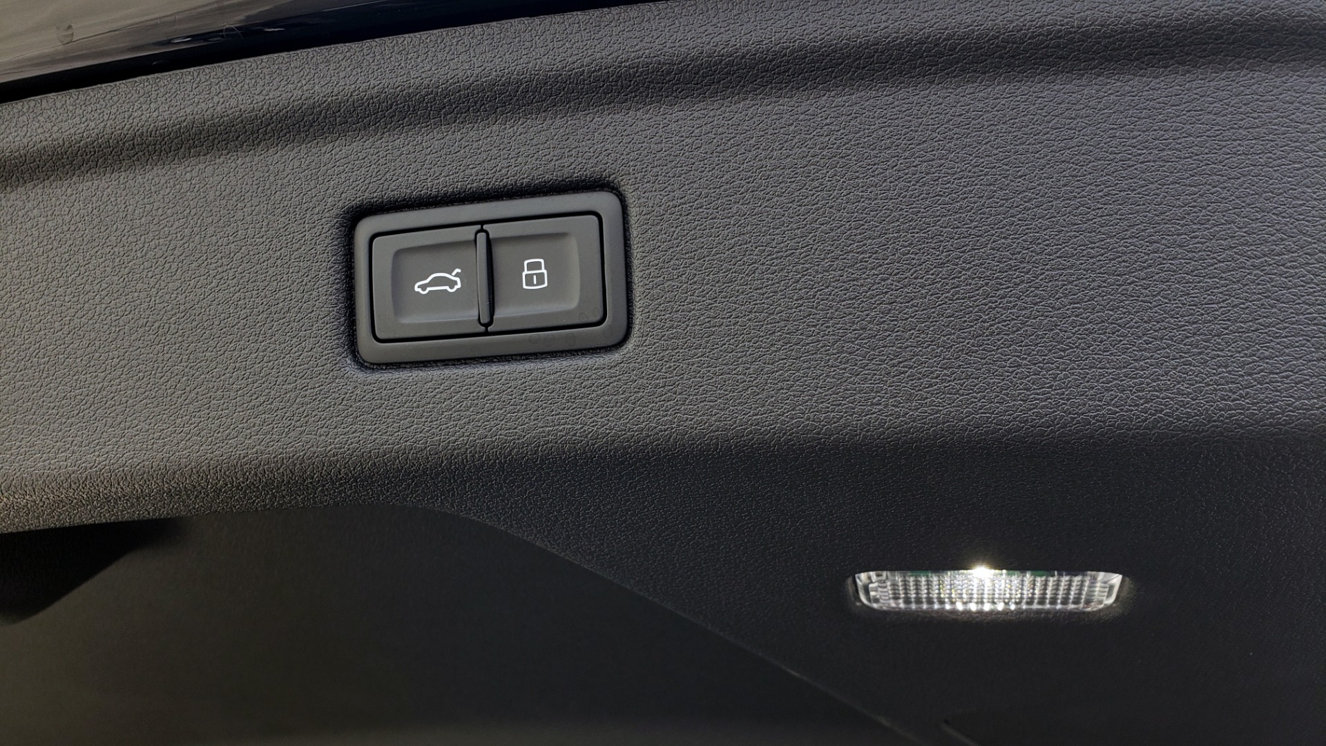 Used 2021 Audi A5 SPORTBACK S-LINE PRESTIGE / NAV / SUNROOF / BLACK OPTIC / VENT SEATS / REARVIEW for sale Sold at Formula Imports in Charlotte NC 28227 23