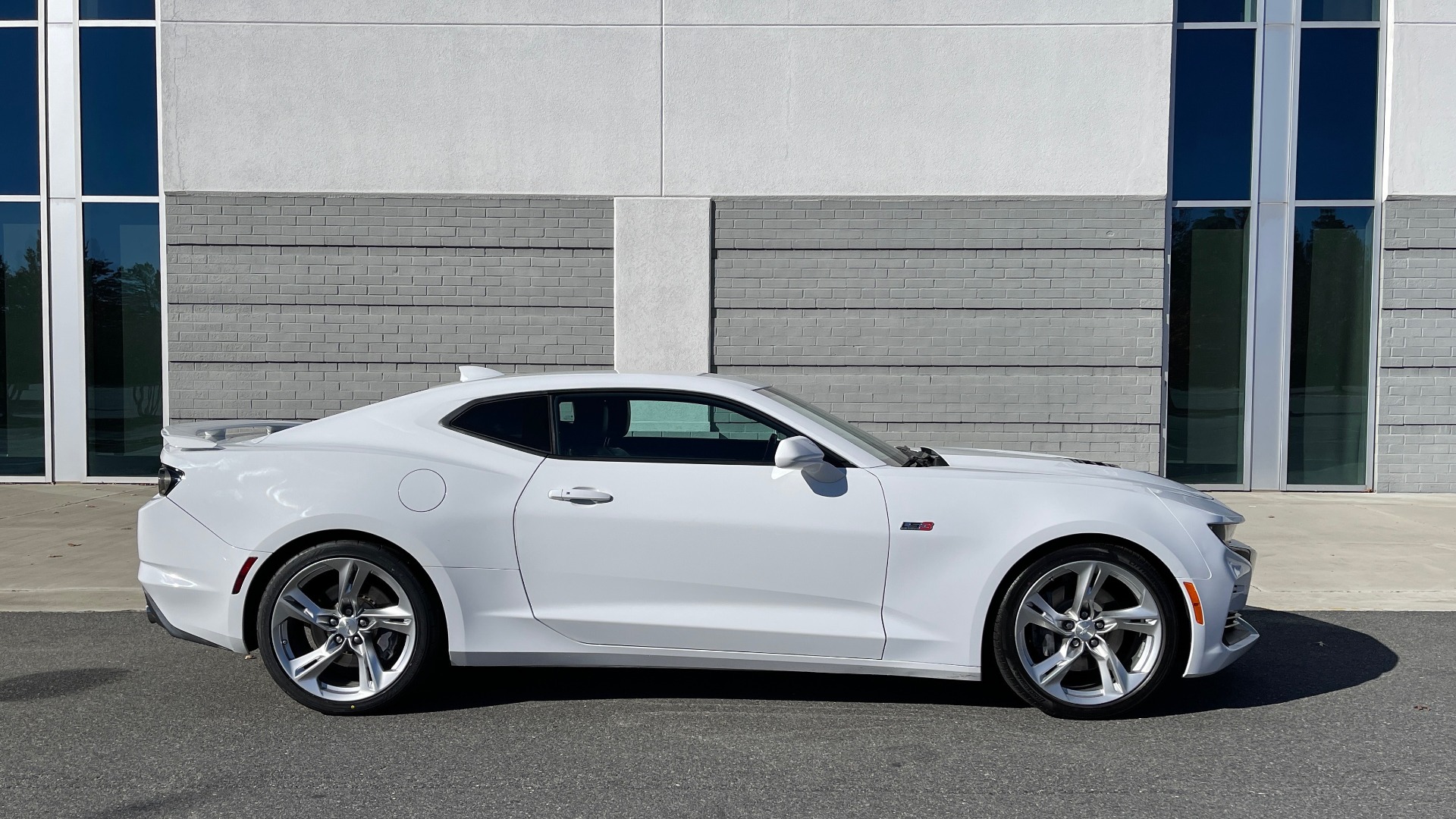 Used 2019 Chevrolet CAMARO 2SS COUPE / 6.2L V8 / 10-SPD AUTO / REMOTE START / REARVIEW for sale $44,995 at Formula Imports in Charlotte NC 28227 7