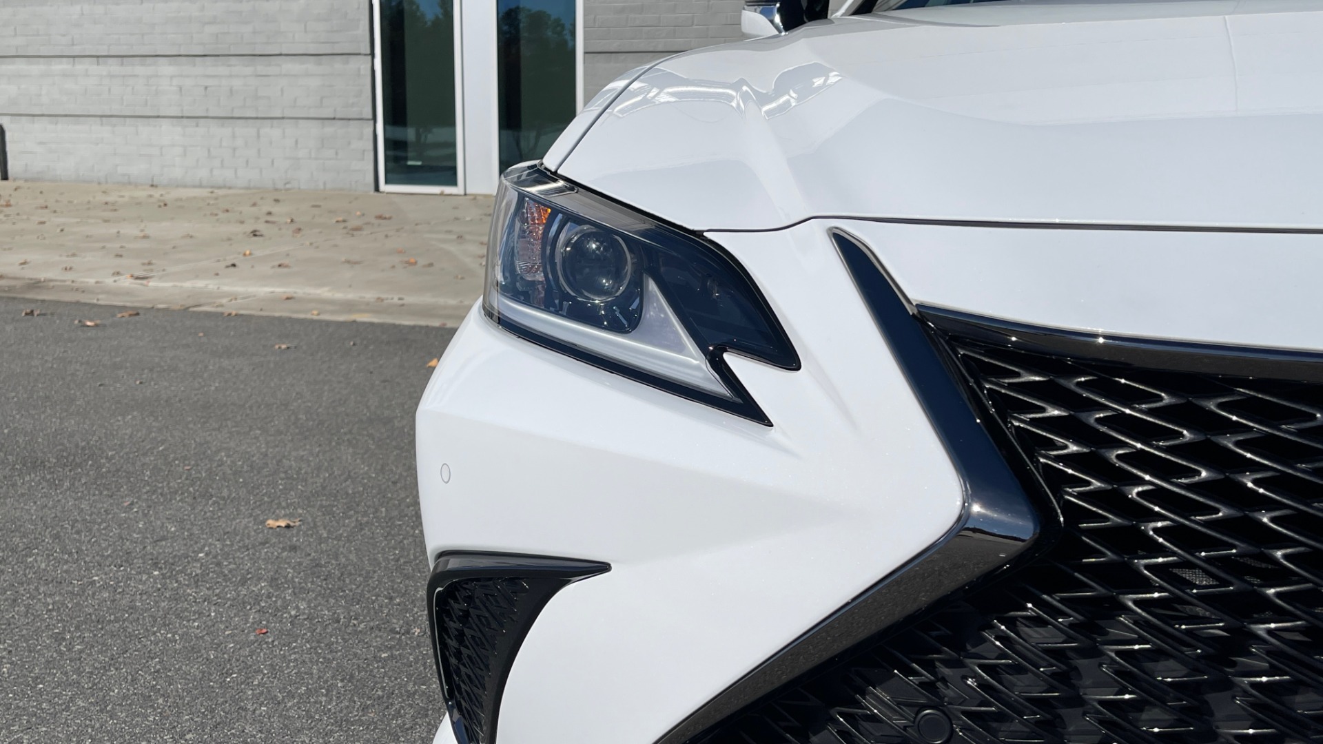 Used 2019 Lexus ES 350 F-SPORT 3.5L SEDAN / 8-SPD / NAV / SUNROOF / REARVIEW for sale Sold at Formula Imports in Charlotte NC 28227 13