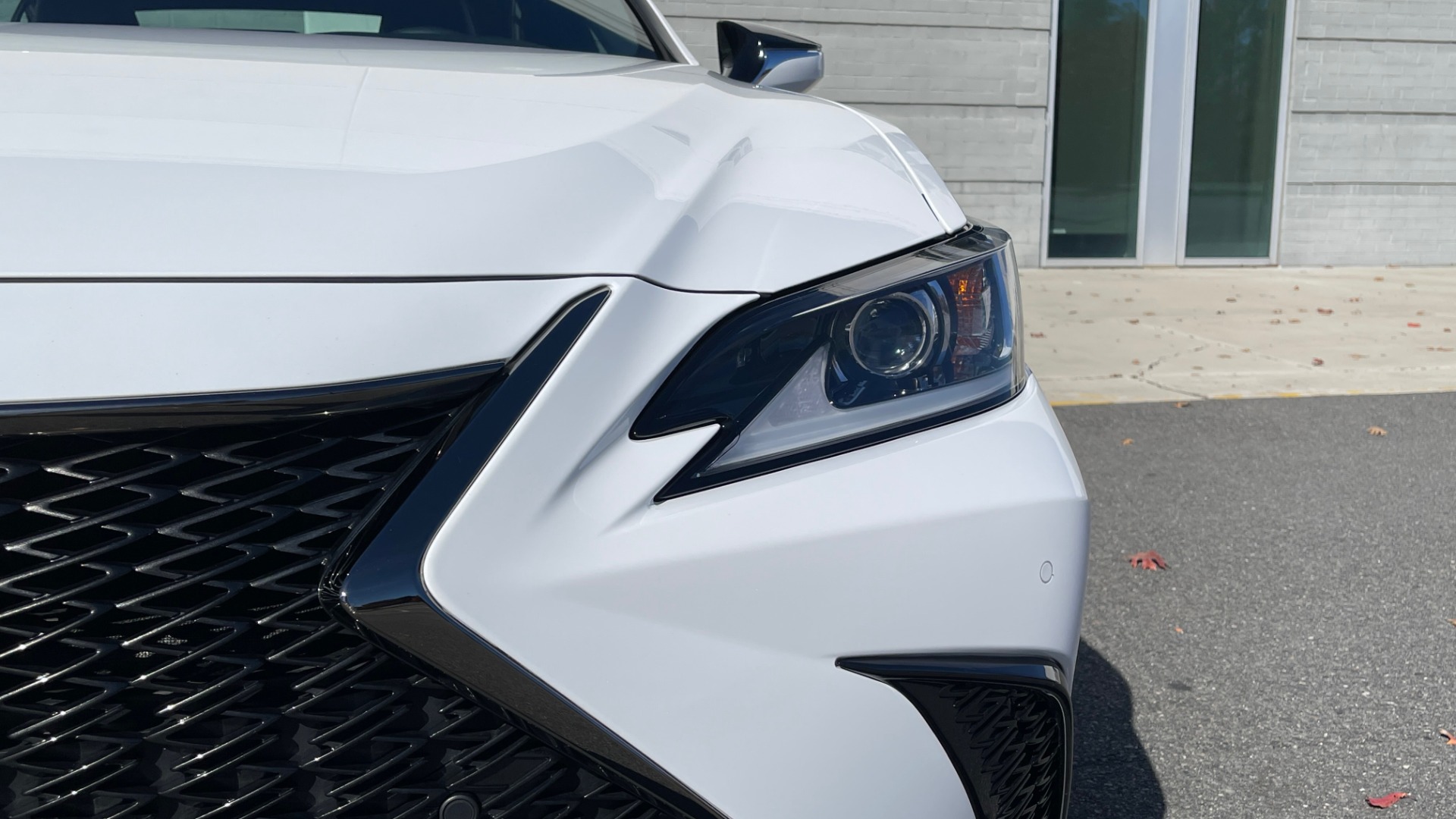 Used 2019 Lexus ES 350 F-SPORT 3.5L SEDAN / 8-SPD / NAV / SUNROOF / REARVIEW for sale Sold at Formula Imports in Charlotte NC 28227 14